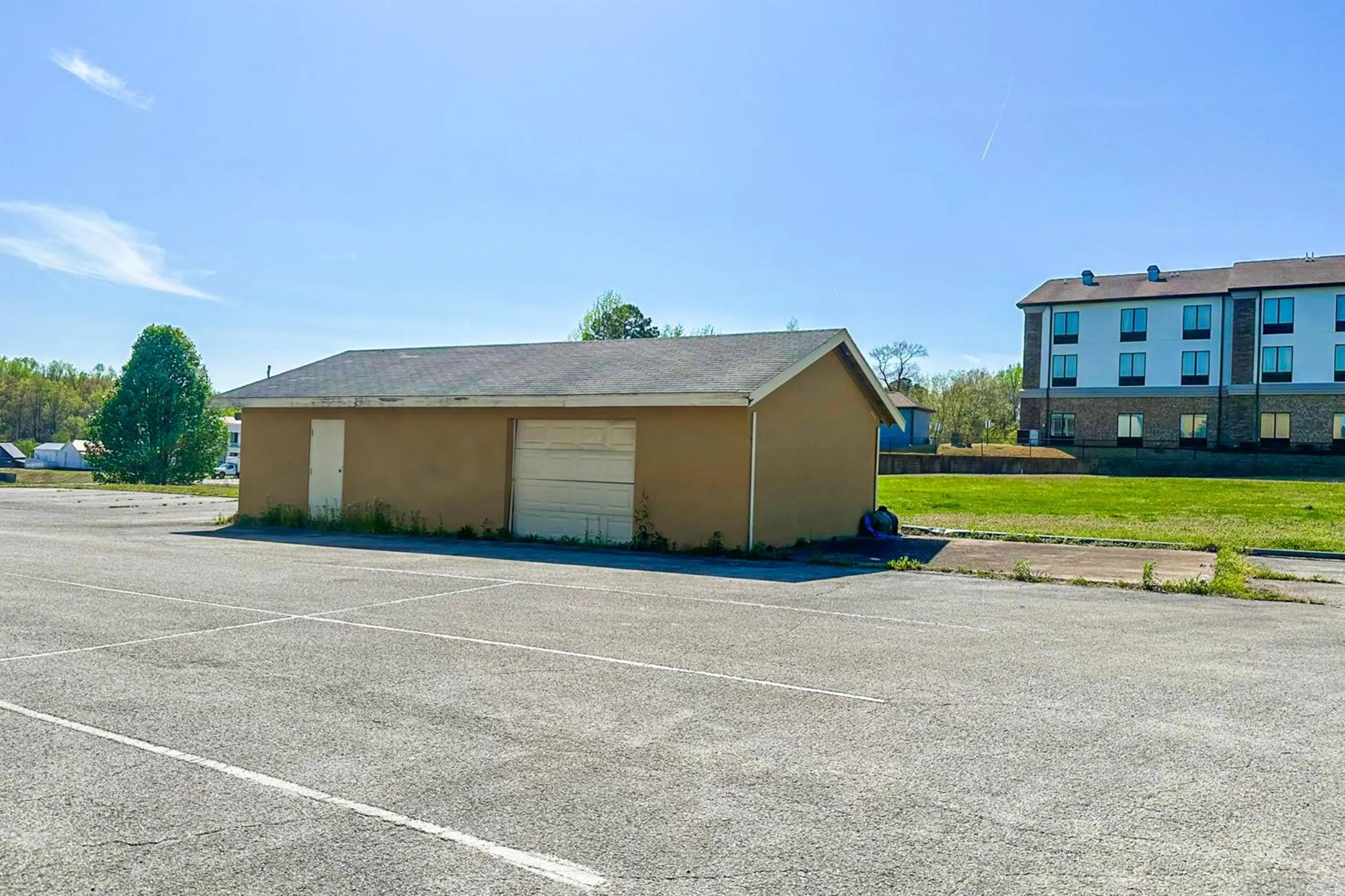 Property building in Jackson Hotel And Convention Center