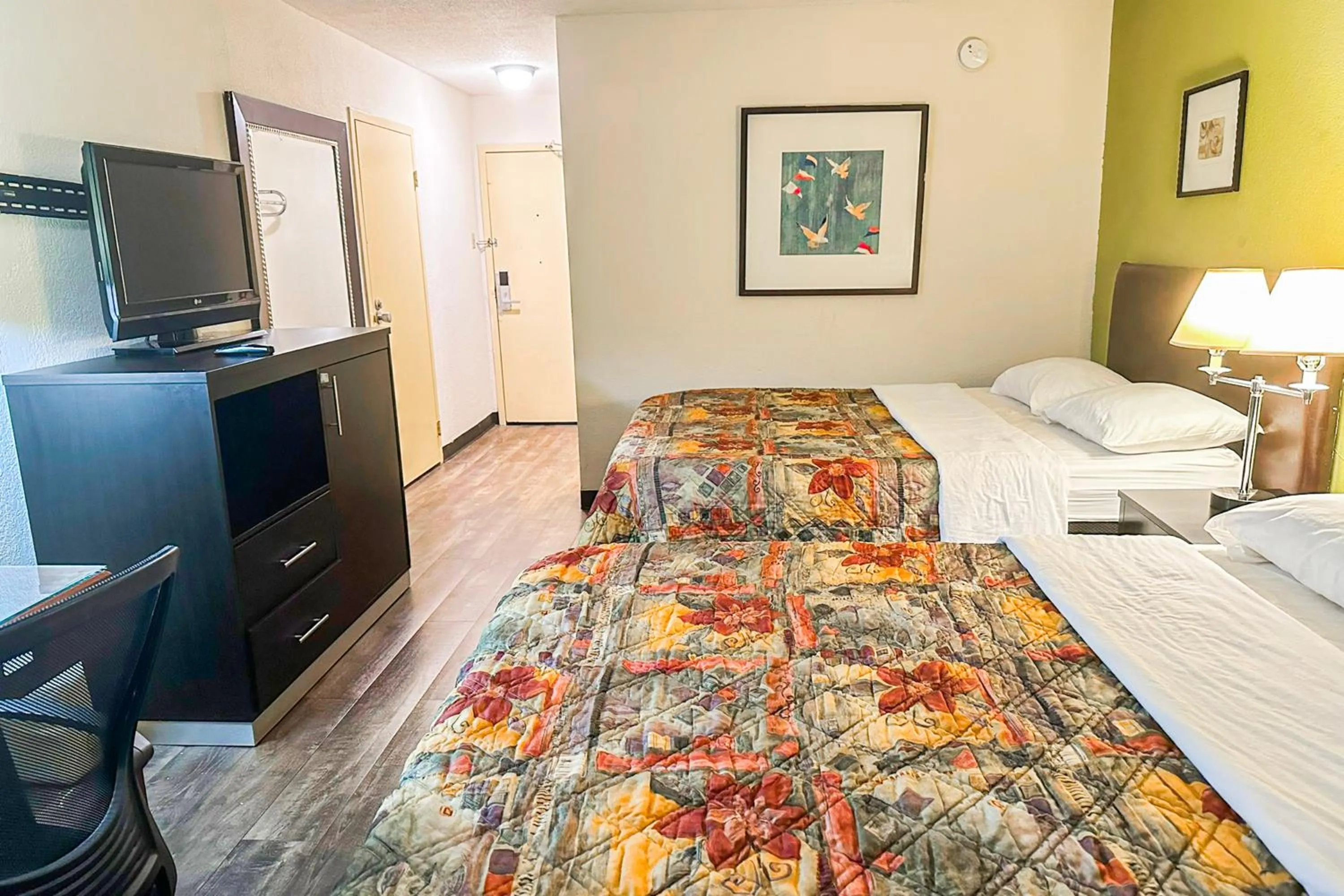 Bedroom, Bed in Jackson Hotel And Convention Center