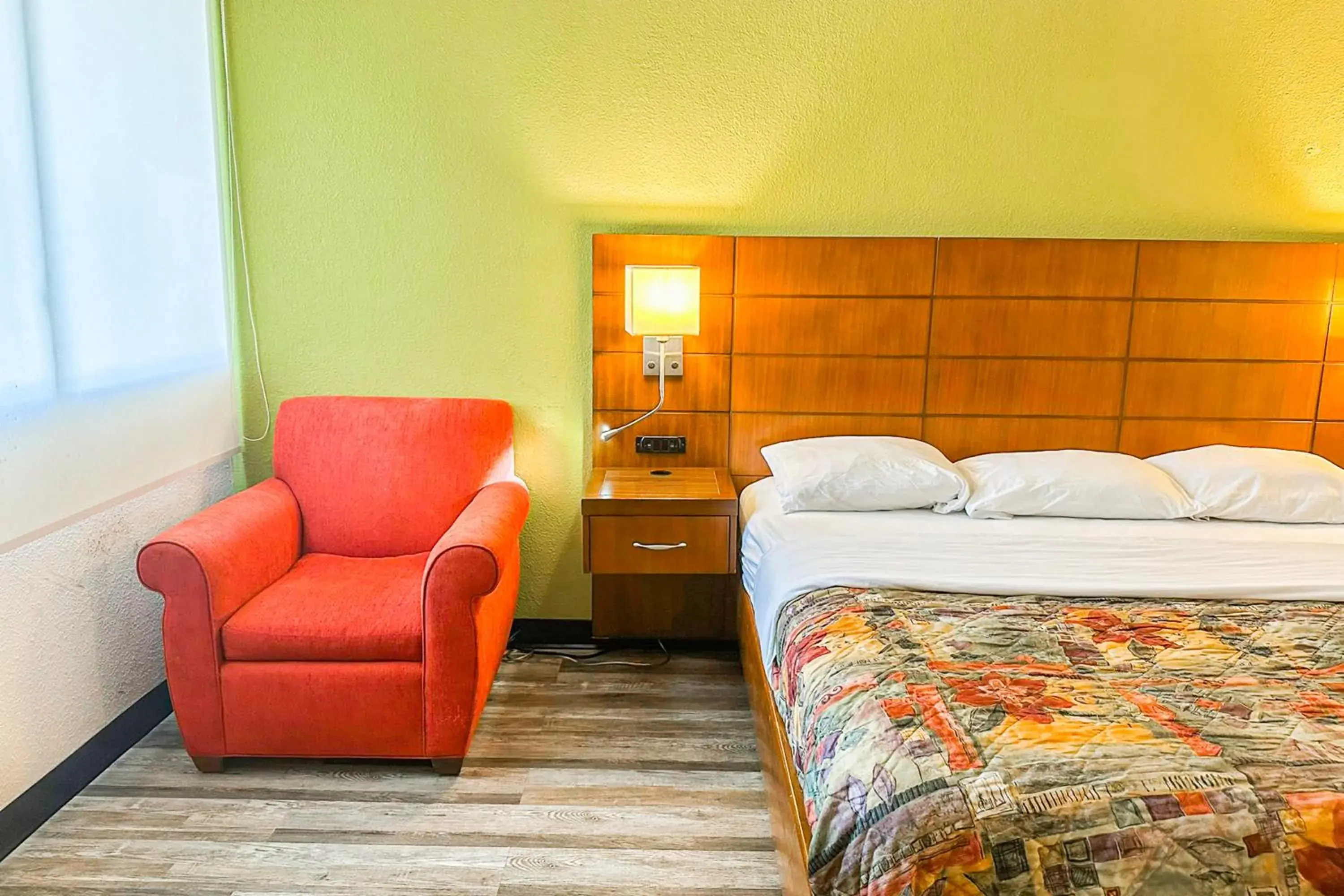 King Bed Non-Smoking in Jackson Hotel And Convention Center King Bed Non-Smoking in Jackson Hotel And Convention Center