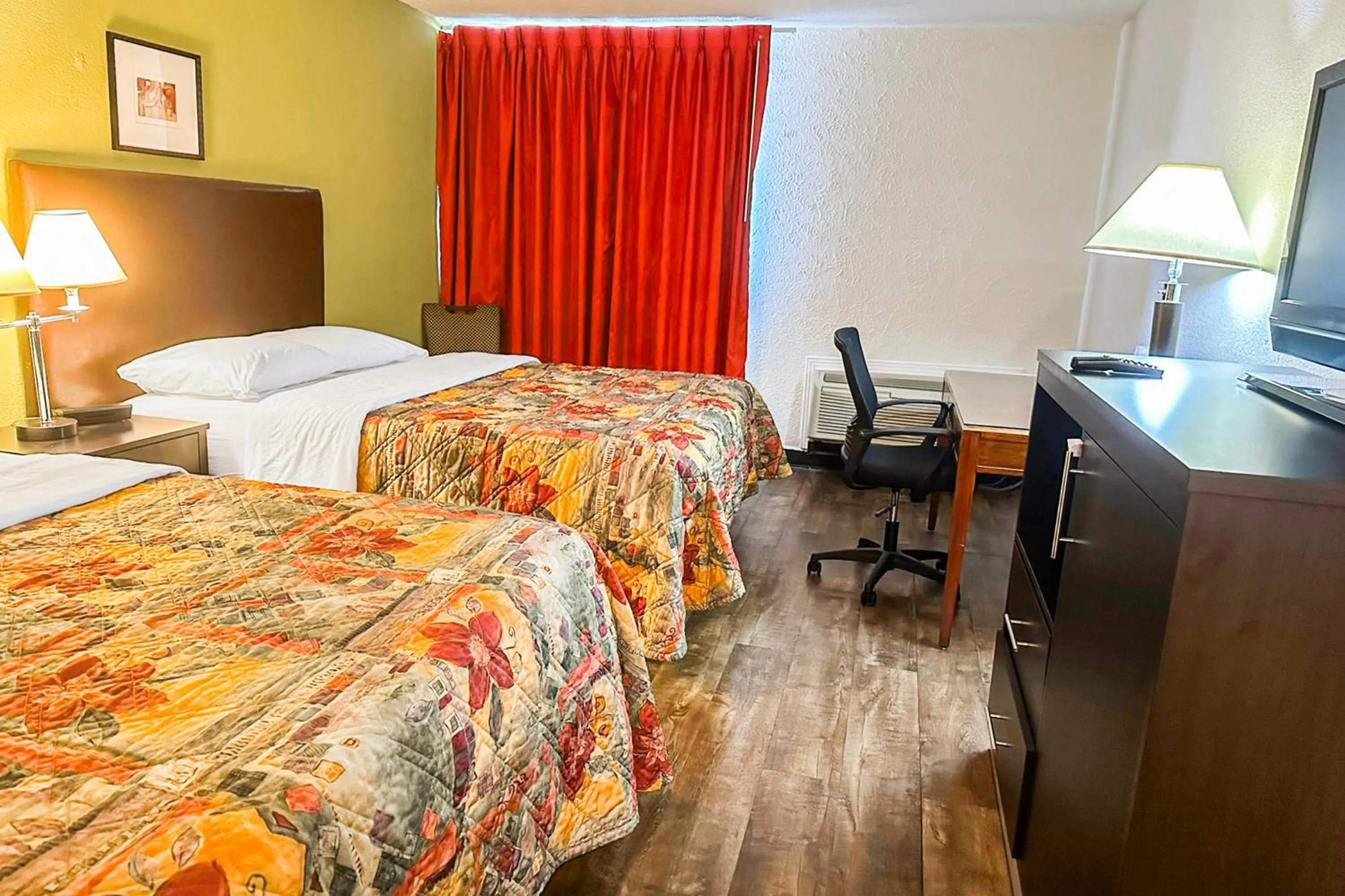 Bedroom, Bed in Jackson Hotel And Convention Center