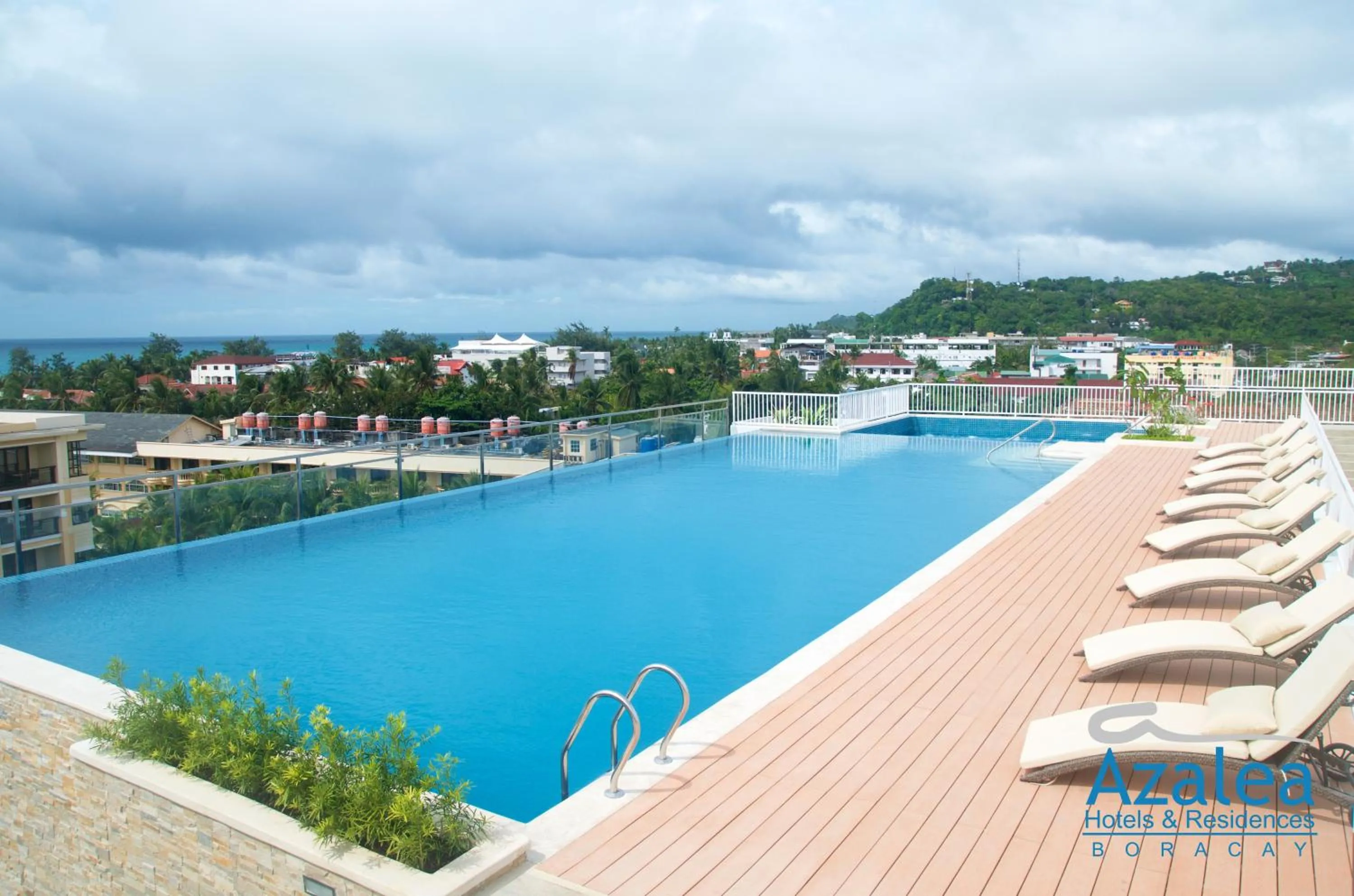 Swimming pool in Azalea Hotels & Residences Boracay