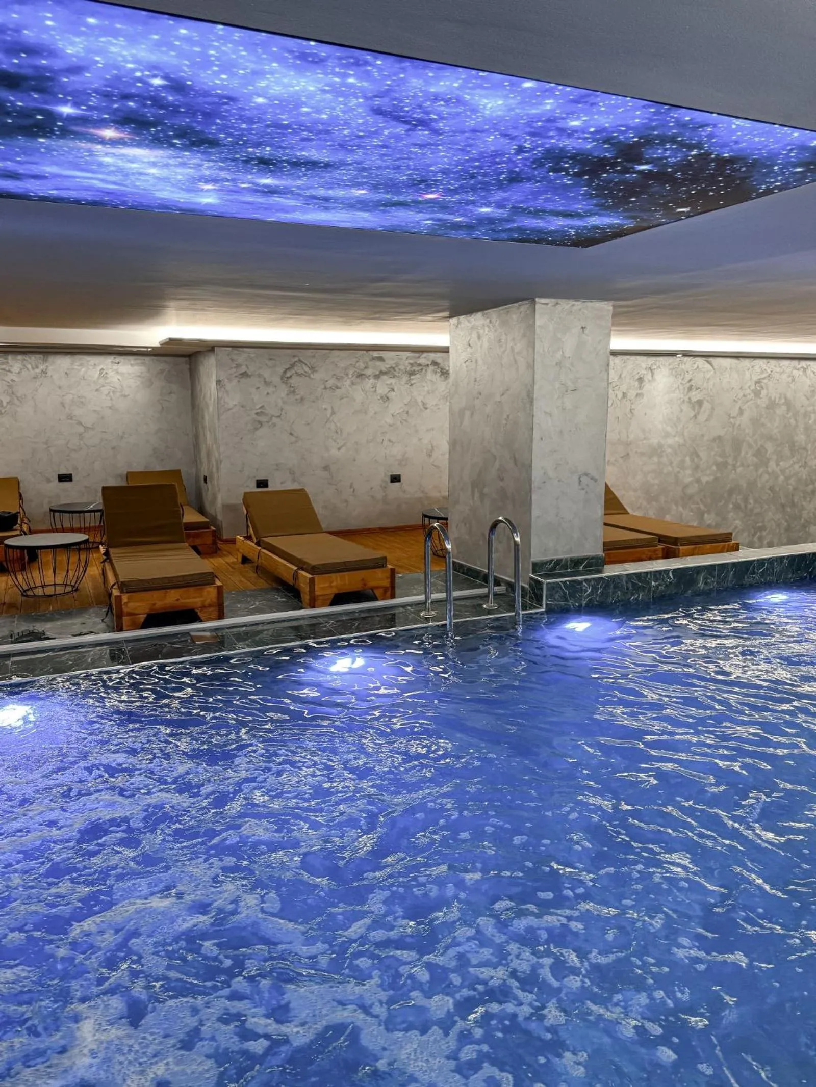 Swimming pool in Toer Hotel & SPA