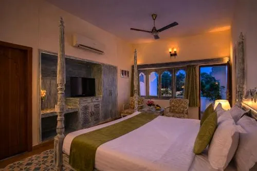 Swaroop Vilas - Lake Facing Boutique Hotel