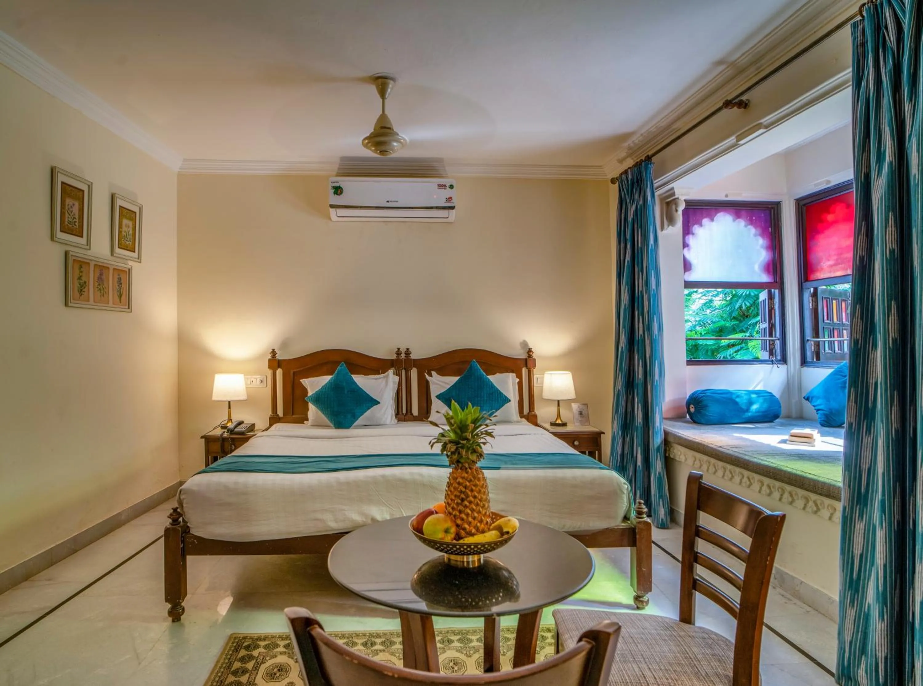 Bedroom, Bed in Swaroop Vilas - Lake Facing Boutique Hotel