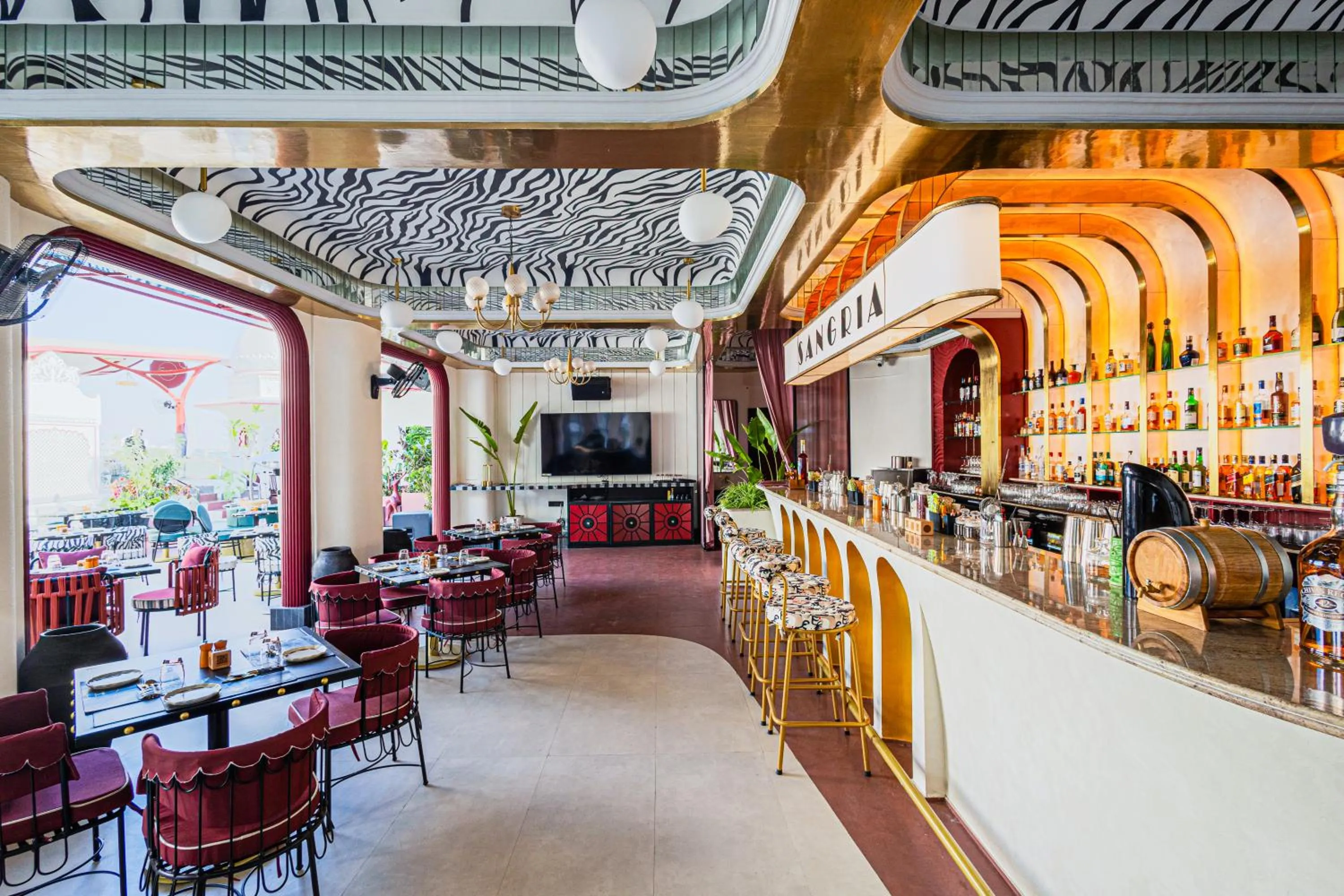 Restaurant/places to eat in Swaroop Vilas - Lake Facing Boutique Hotel