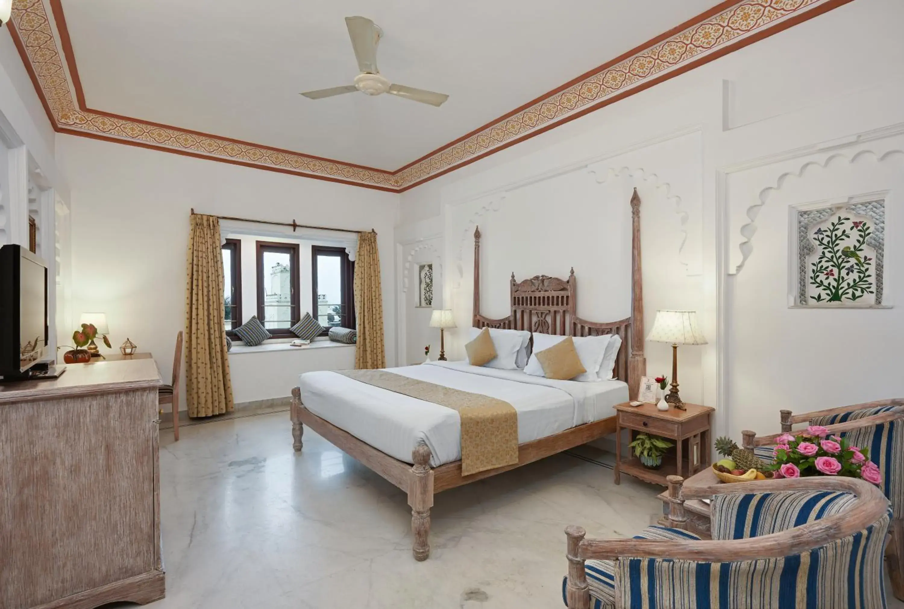 Superior King Room in Swaroop Vilas - Lake Facing Boutique Hotel Superior King Room in Swaroop Vilas - Lake Facing Boutique Hotel