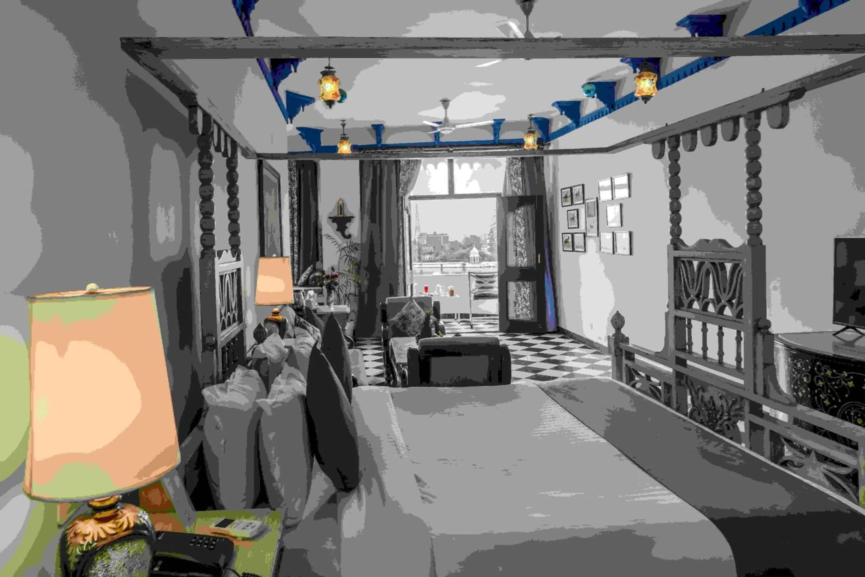 Bed in Swaroop Vilas - Lake Facing Boutique Hotel