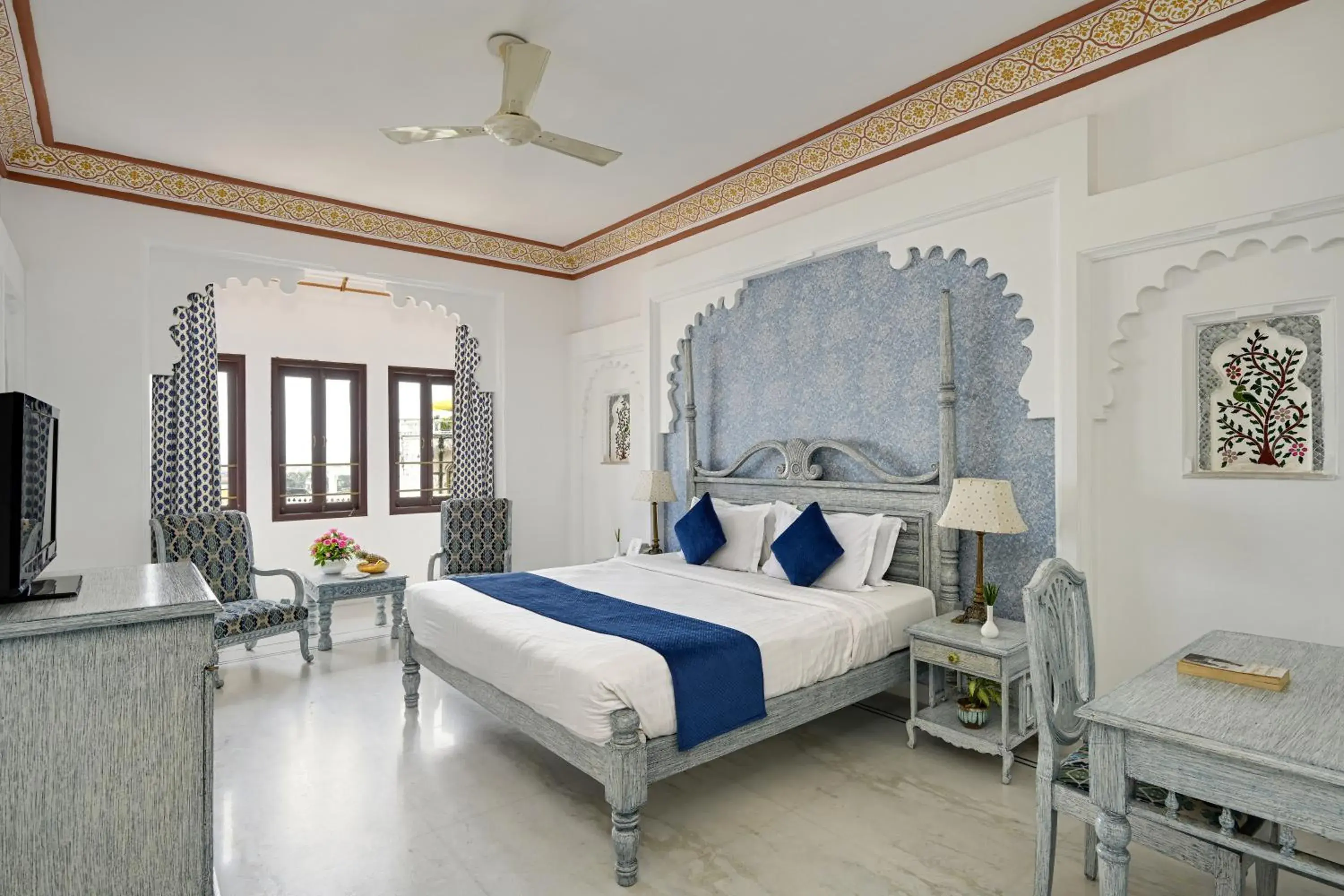 Superior Double Room in Swaroop Vilas - Lake Facing Boutique Hotel Superior Double Room in Swaroop Vilas - Lake Facing Boutique Hotel