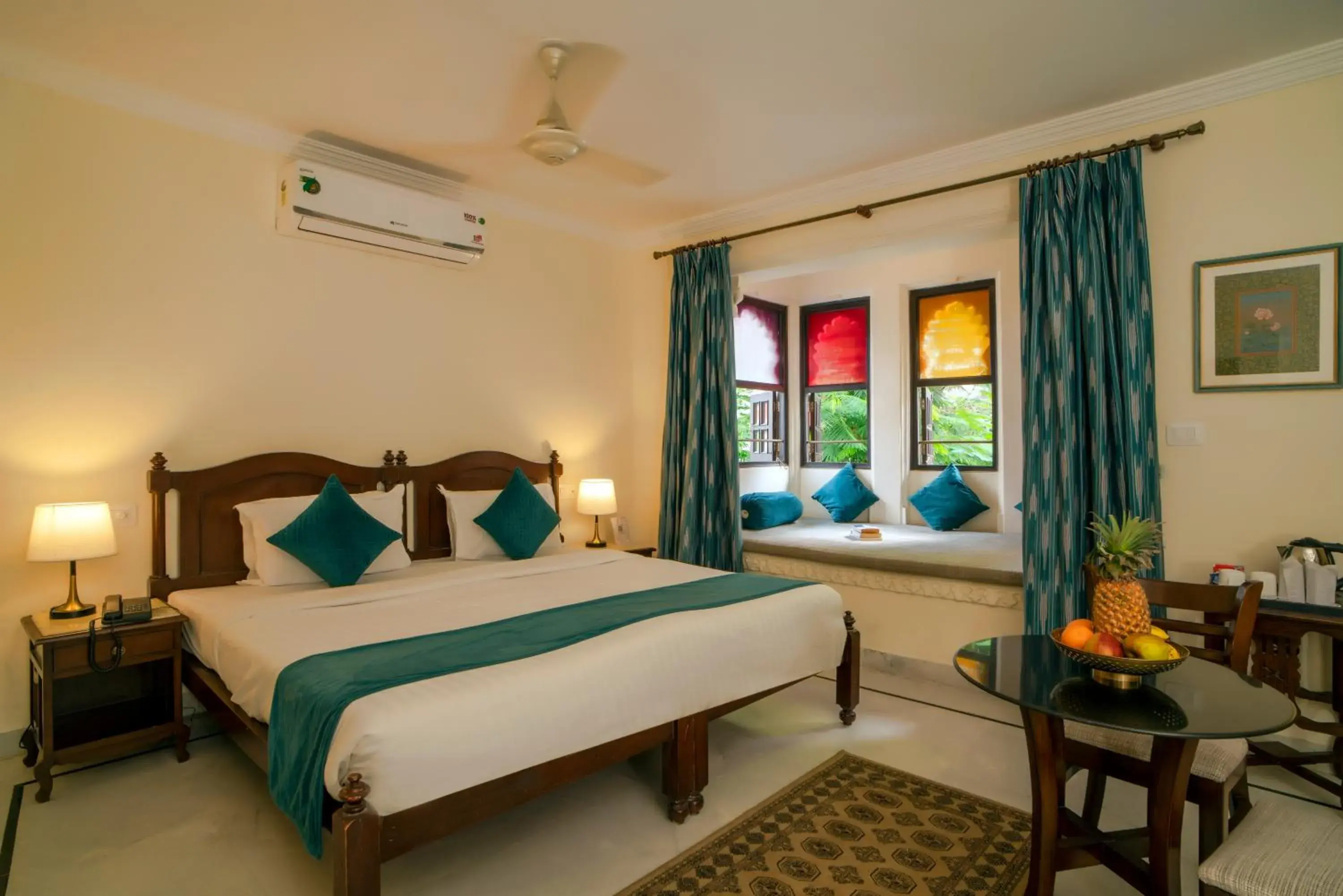 Superior Queen Room in Swaroop Vilas - Lake Facing Boutique Hotel Superior Queen Room in Swaroop Vilas - Lake Facing Boutique Hotel