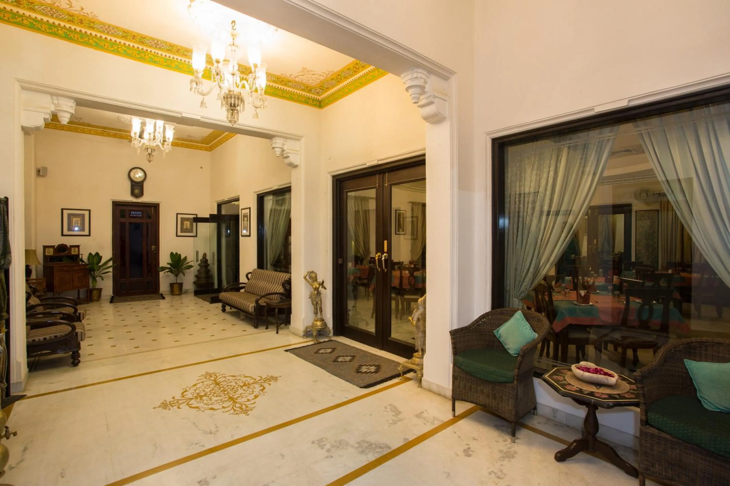 Lobby or reception in Swaroop Vilas - Lake Facing Boutique Hotel