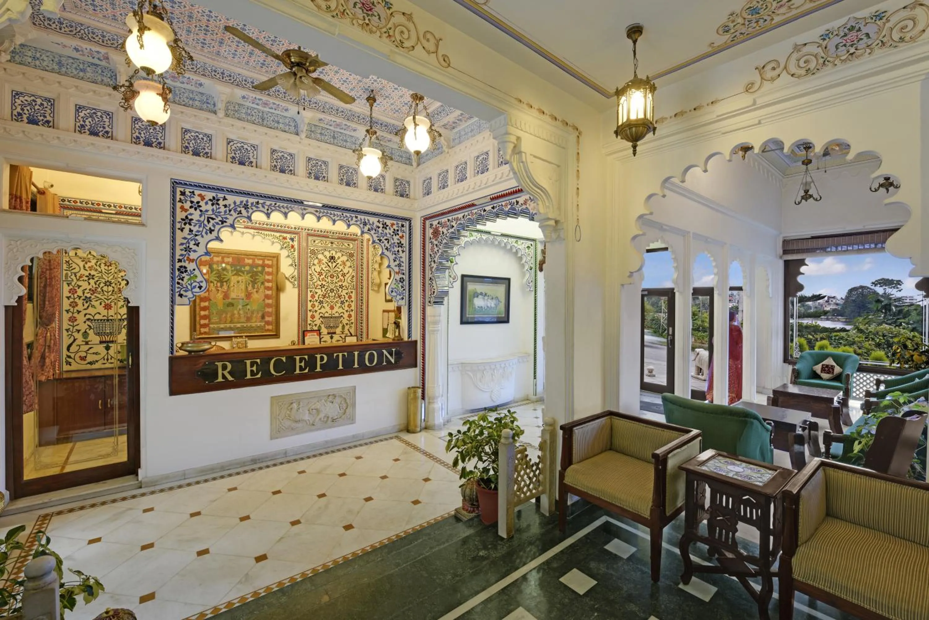 Lobby or reception in Swaroop Vilas - Lake Facing Boutique Hotel