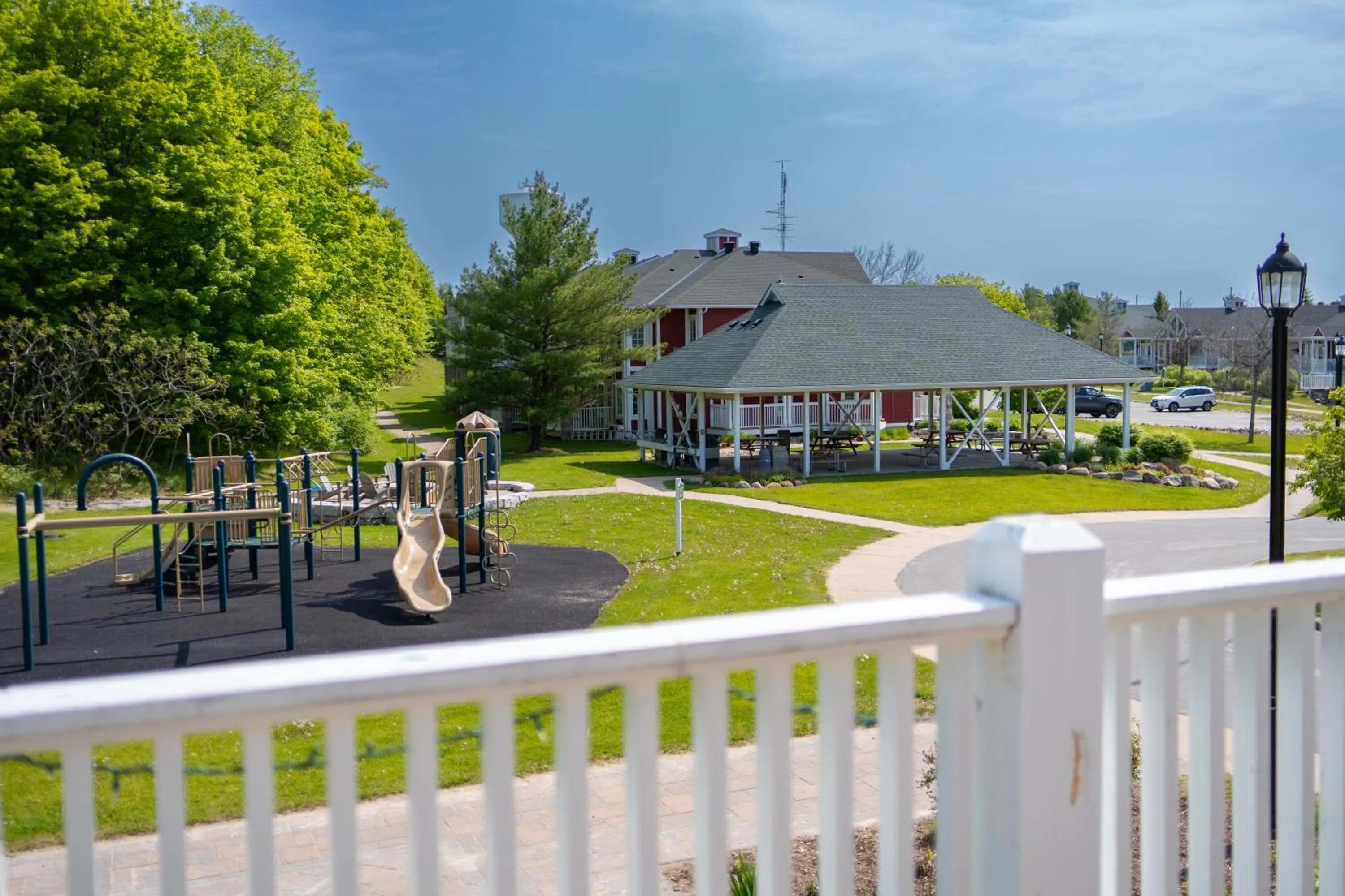 Day in Horseshoe Valley Suites - The Glade