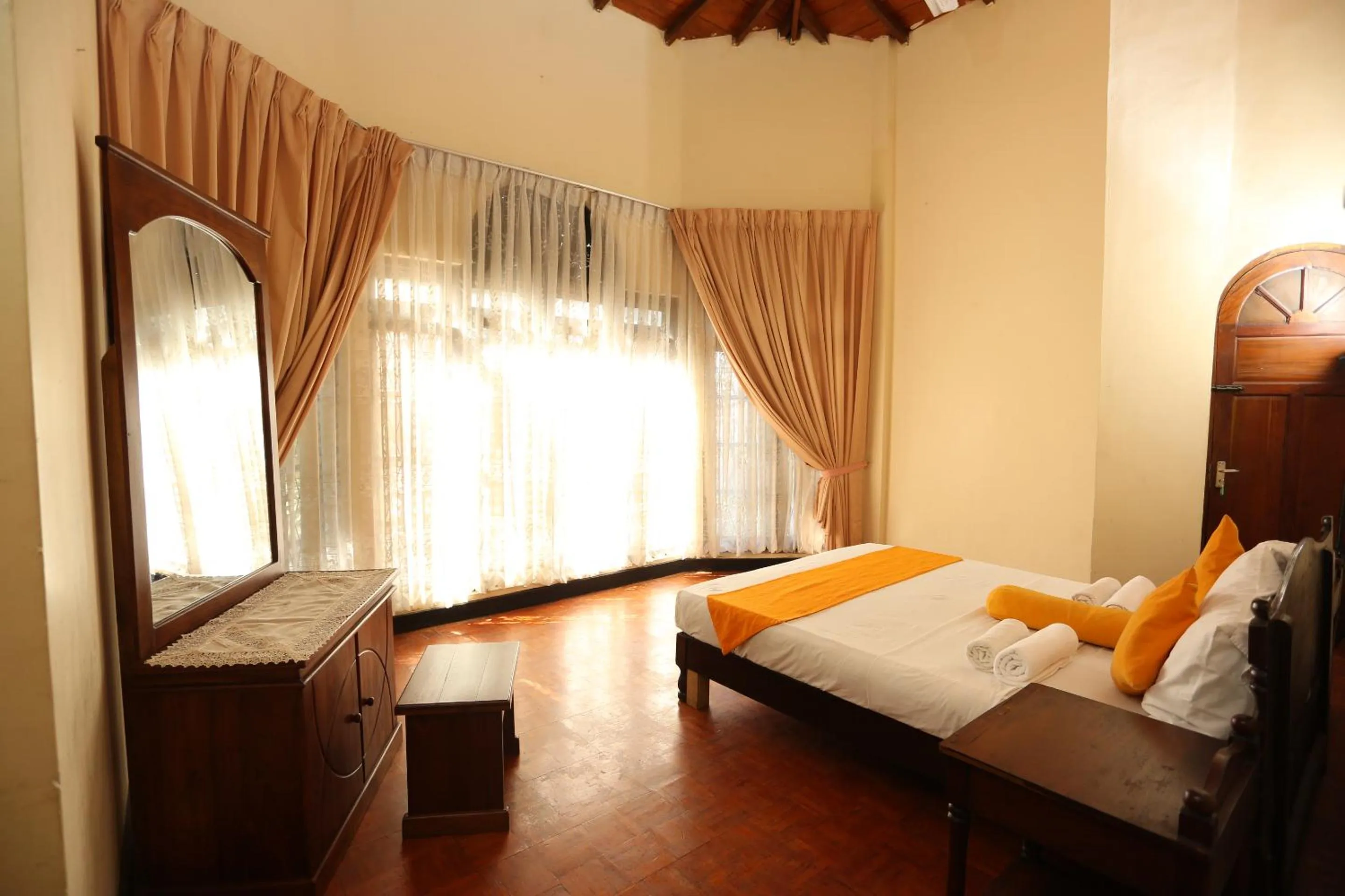 Photo of the whole room, Bed in Tree Breeze Inn