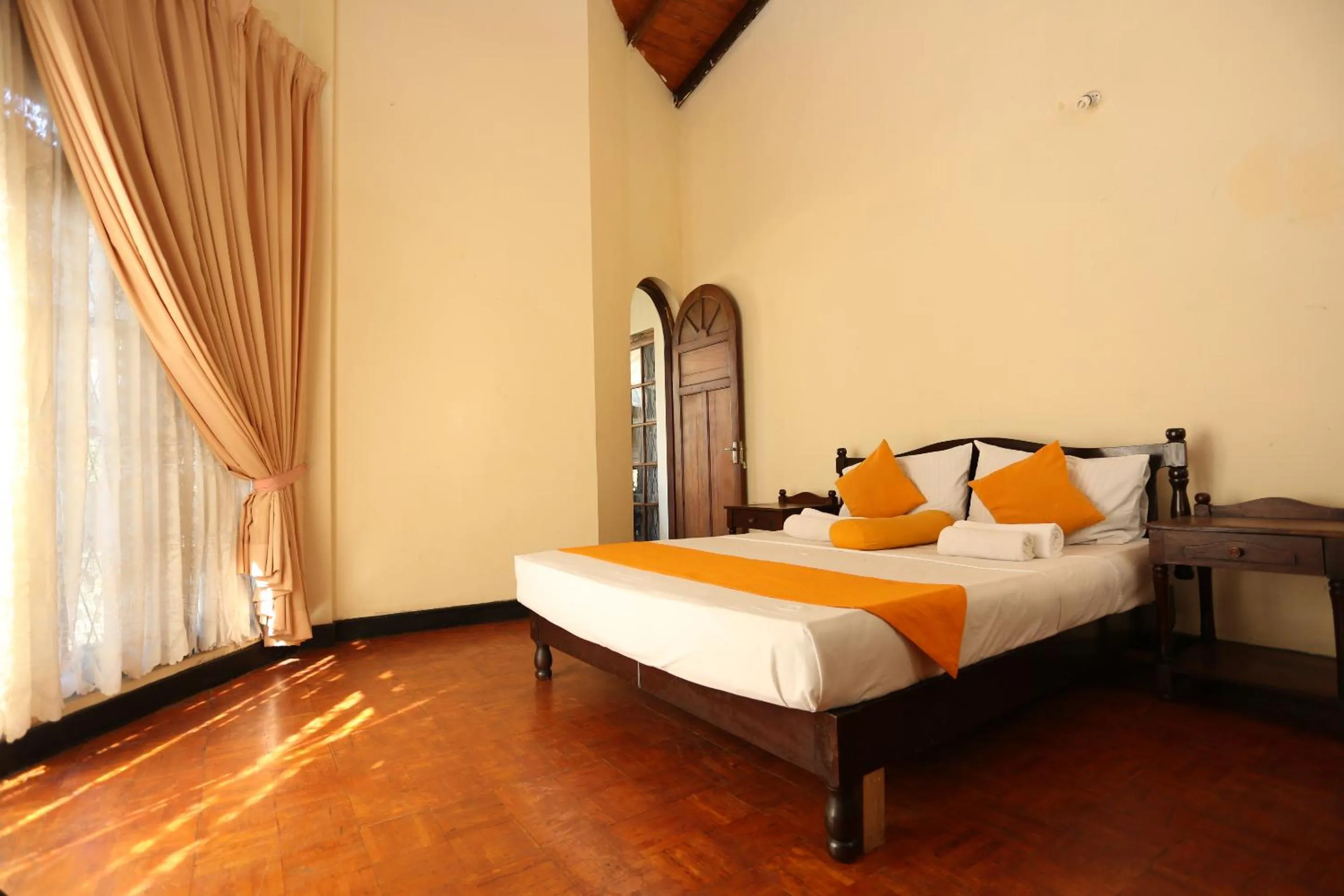 Bedroom, Bed in Tree Breeze Inn