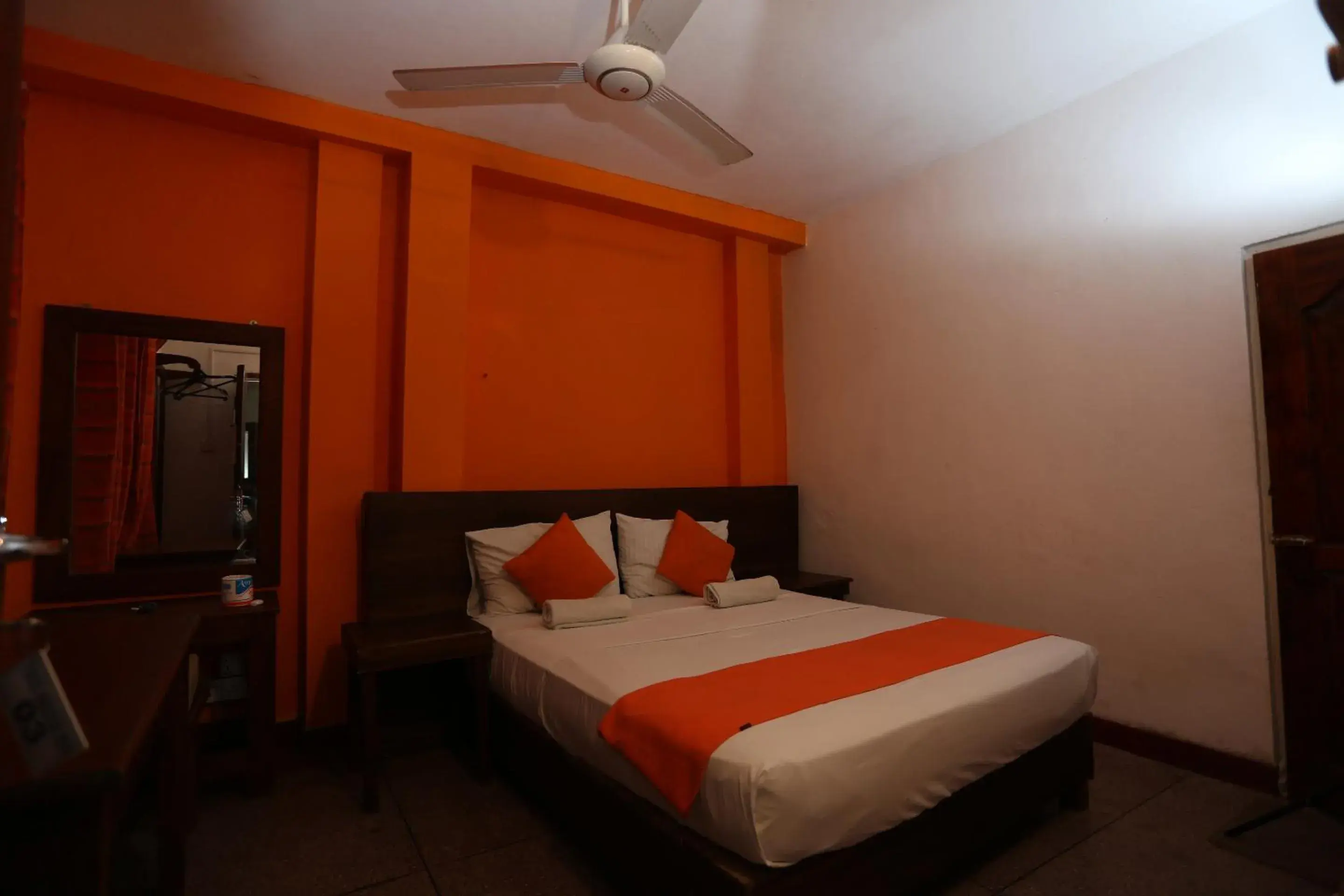 Budget Double Room in Tree Breeze Inn Budget Double Room in Tree Breeze Inn