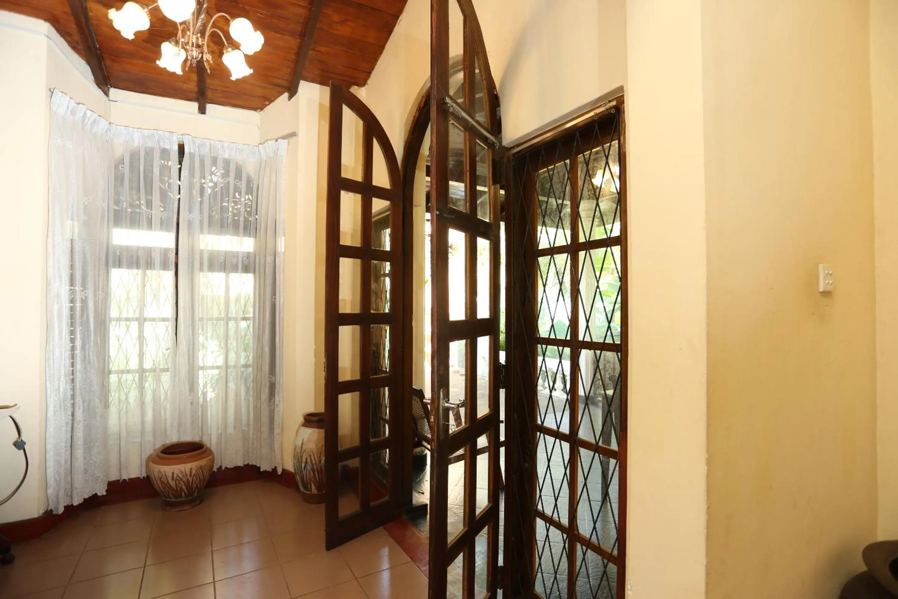 Balcony/Terrace in Tree Breeze Inn