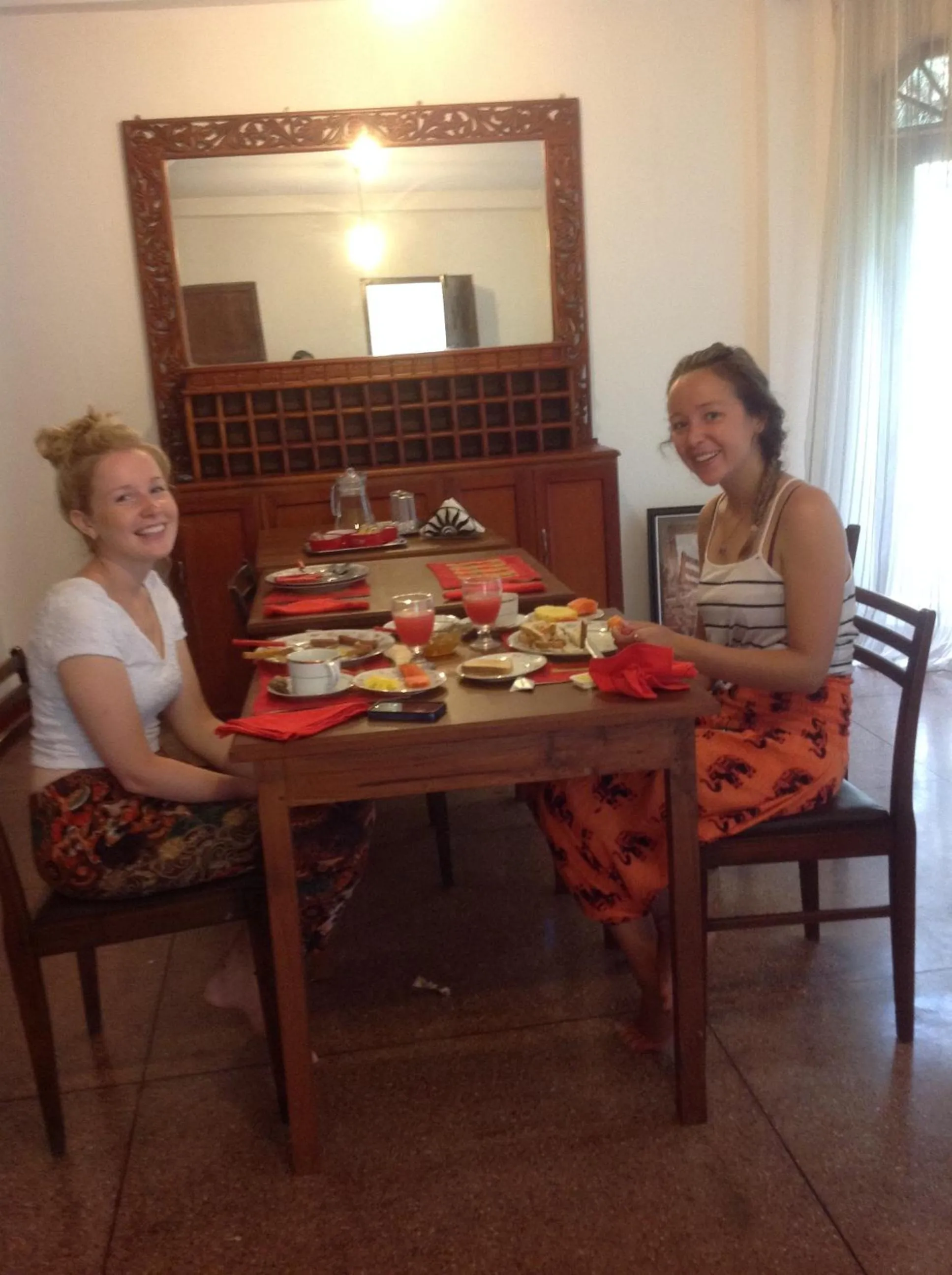 Dining area in Tree Breeze Inn