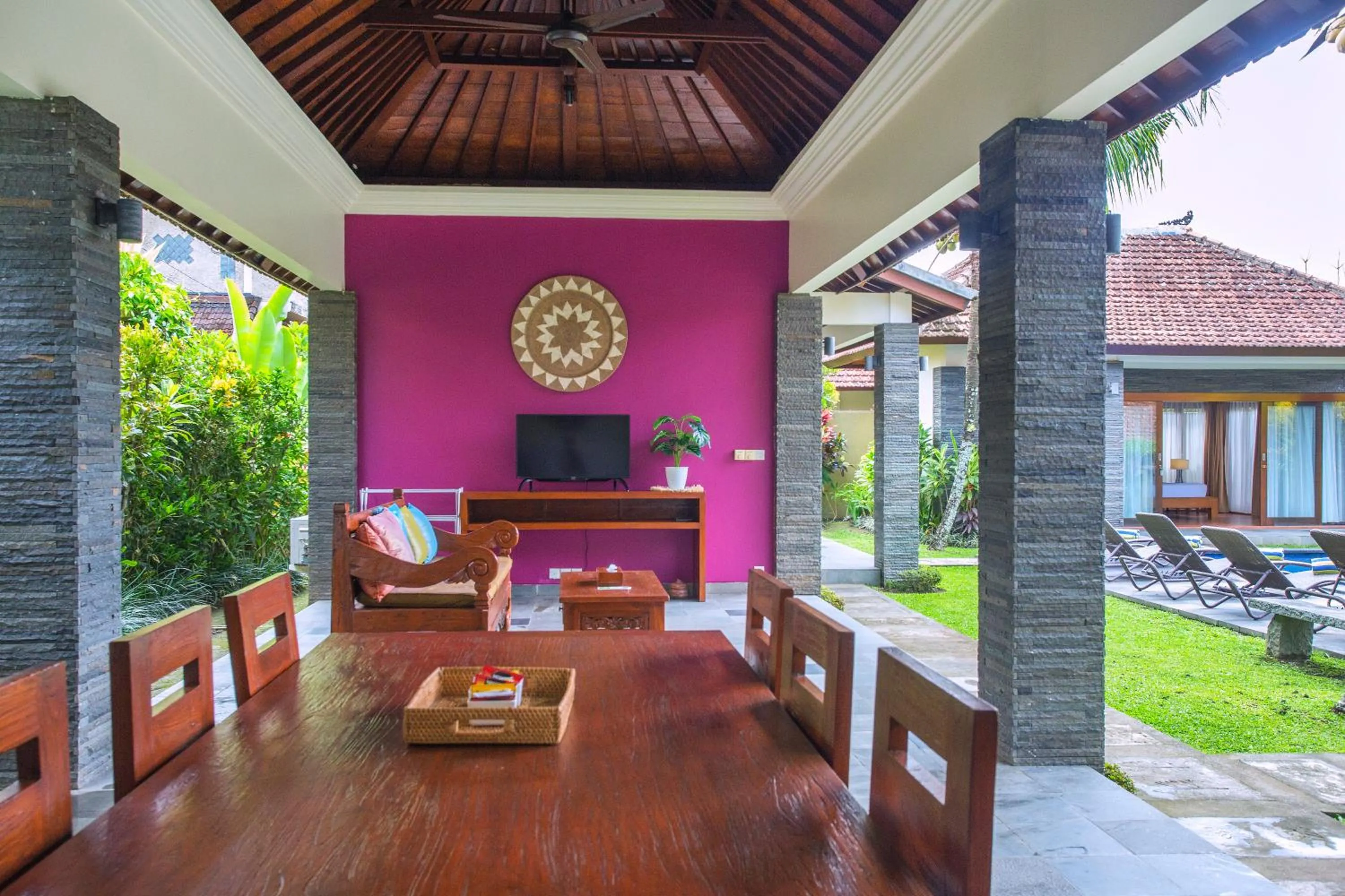 Communal lounge/ TV room in Ubud Heaven Sayan