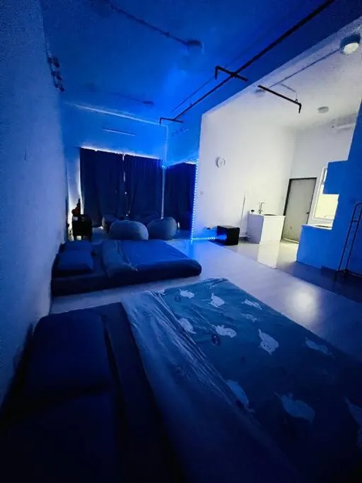 Bed in A1501 manhattan Austin 3Queen BED Netflix By STAY