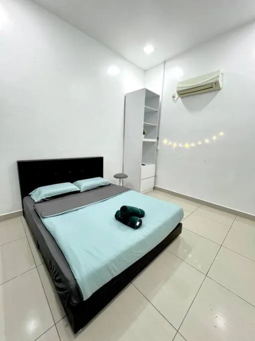 Bed in A1501 manhattan Austin 3Queen BED Netflix By STAY