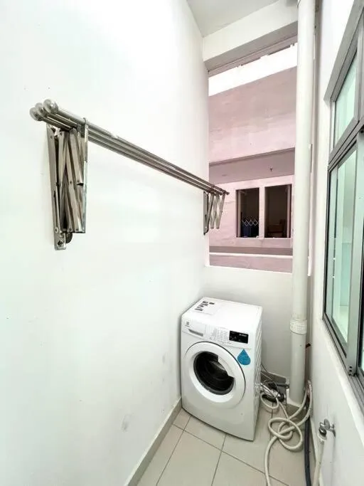 A1501 manhattan Austin 3Queen BED Netflix By STAY