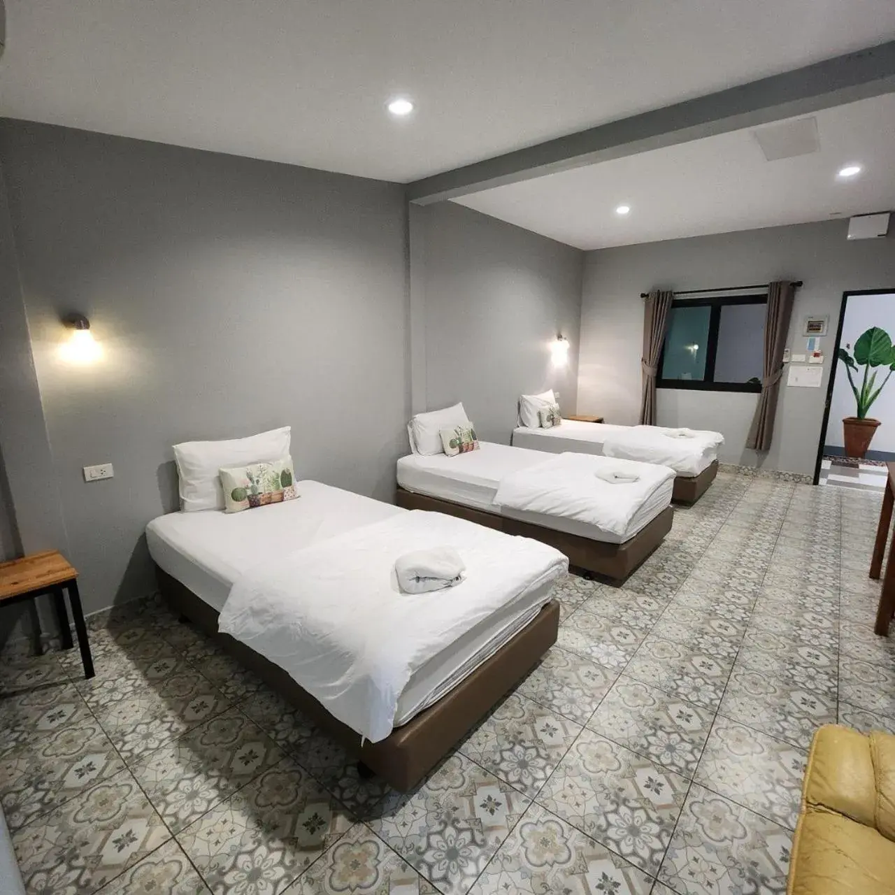 Triple Room in Warmwell Hostel Triple Room in Warmwell Hostel