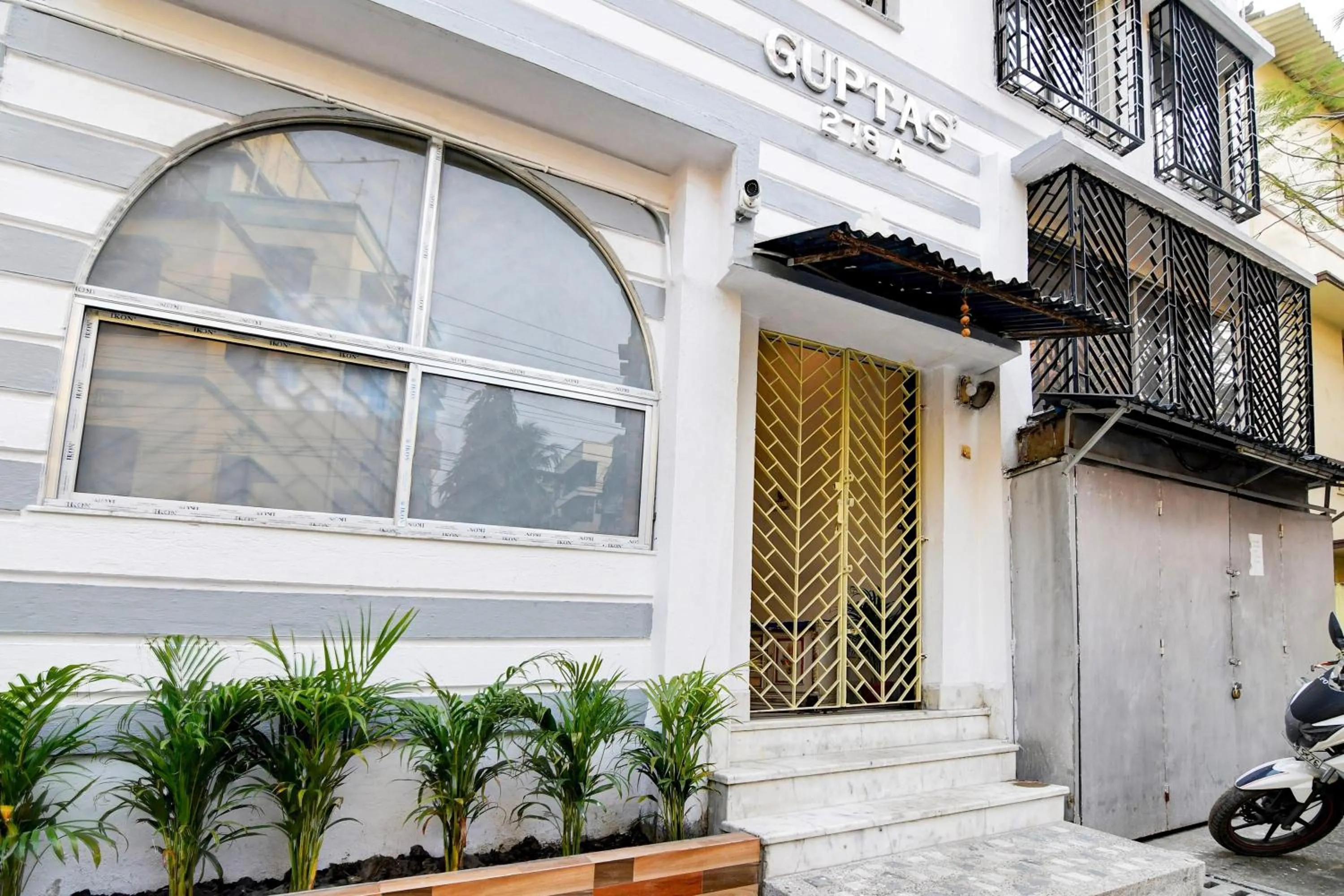 Facade/entrance in Hotel O Avenue Villa