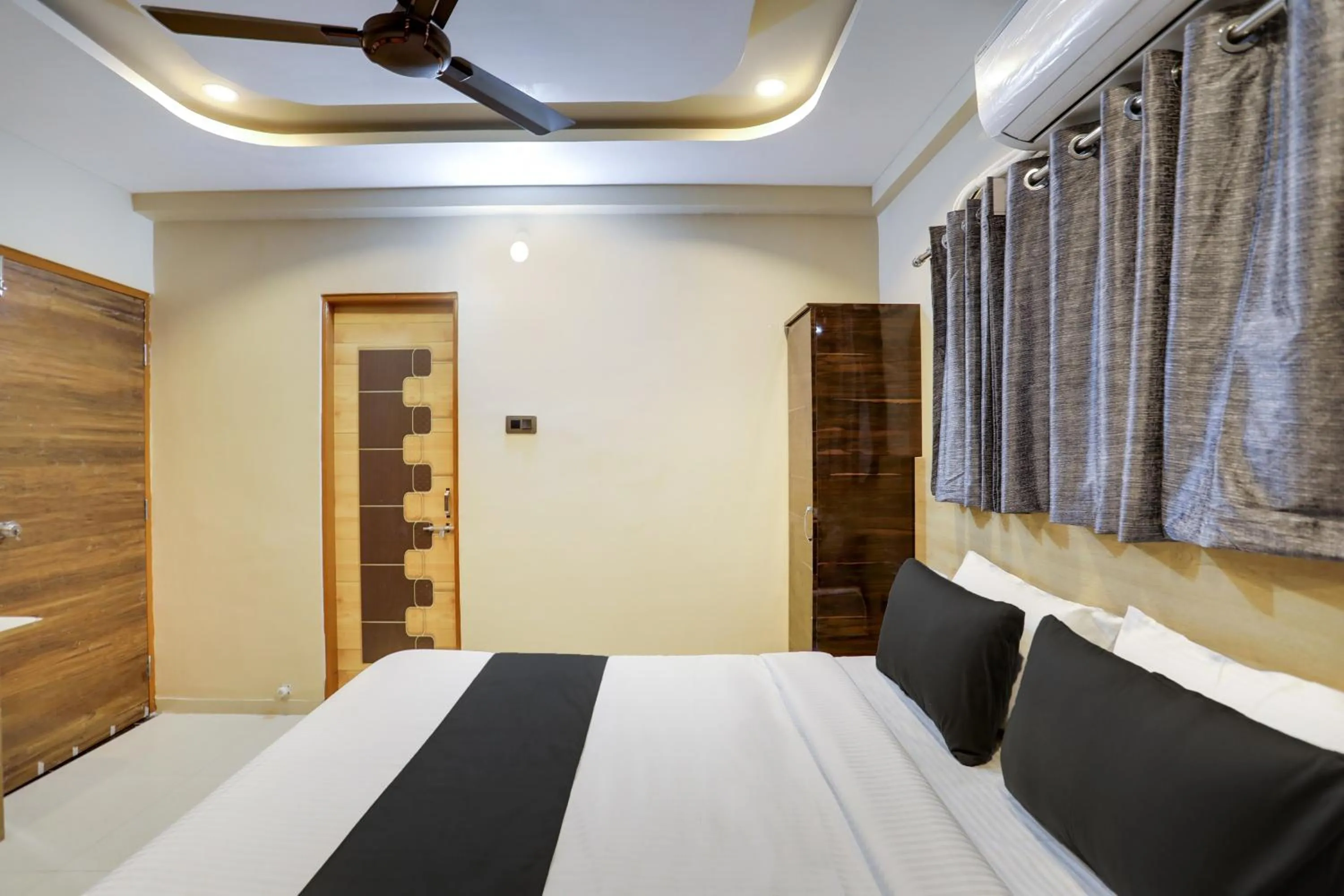 Bedroom, Bed in Hotel O D K Patil