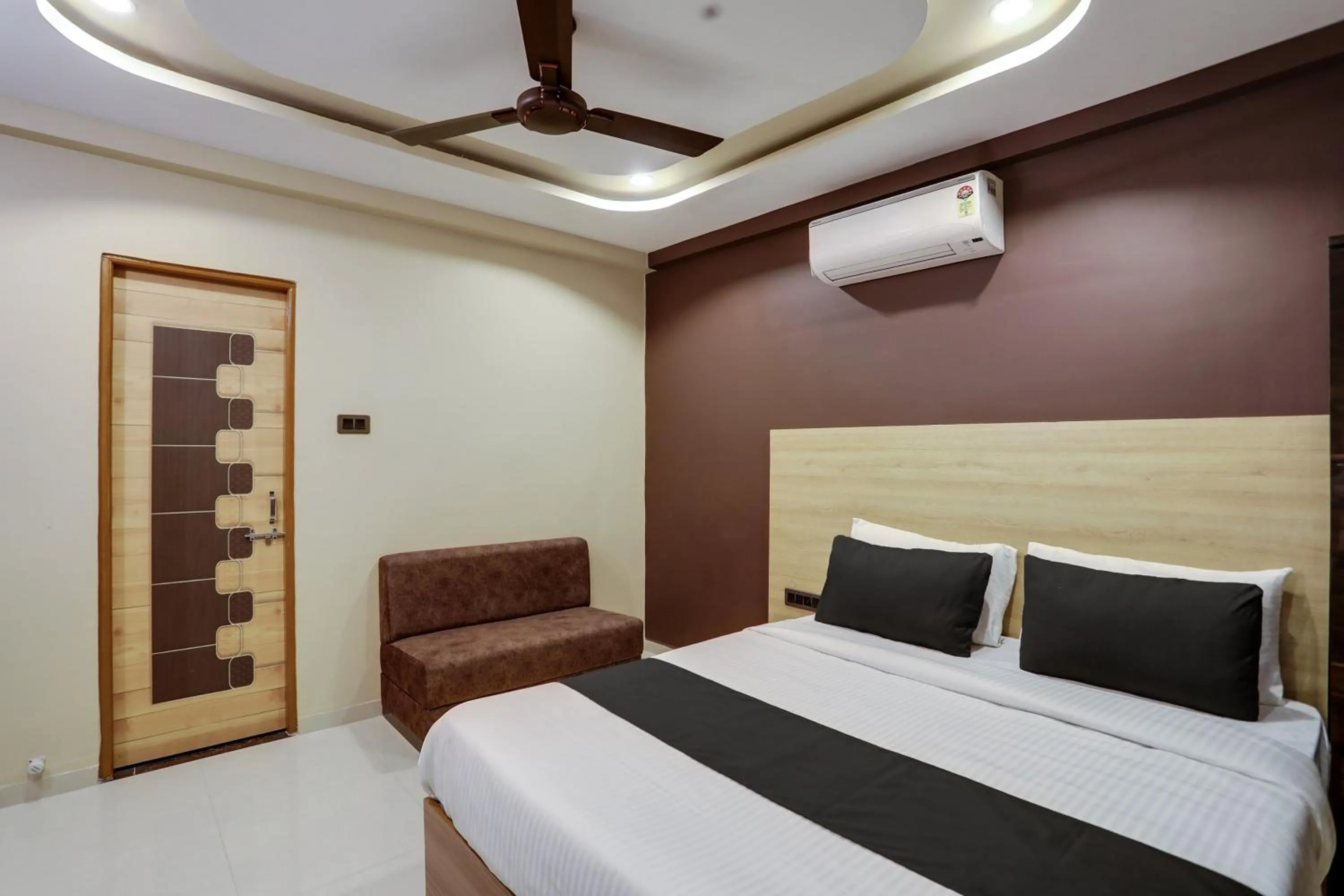 Bedroom, Bed in Hotel O D K Patil