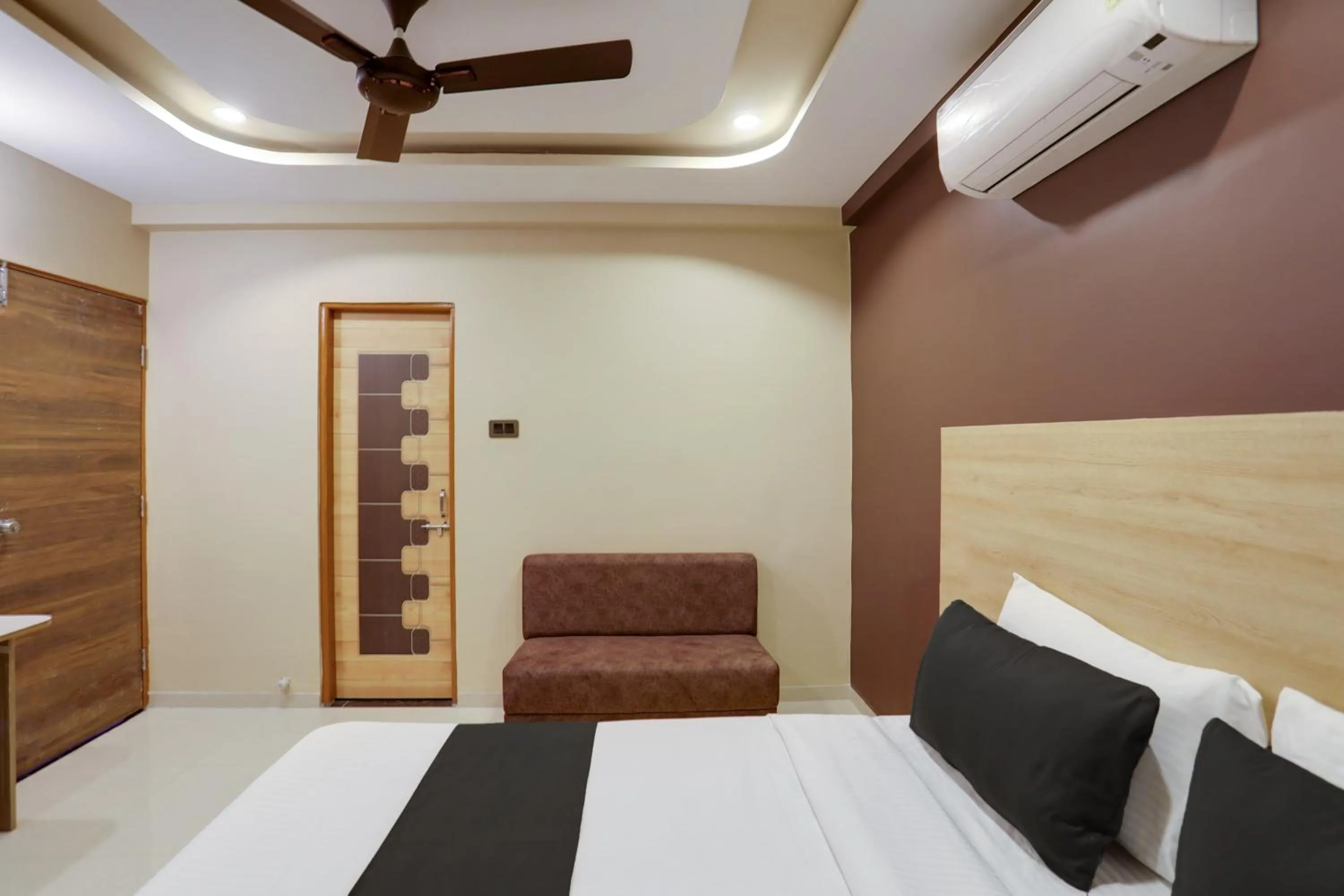 Bedroom, Bed in Hotel O D K Patil