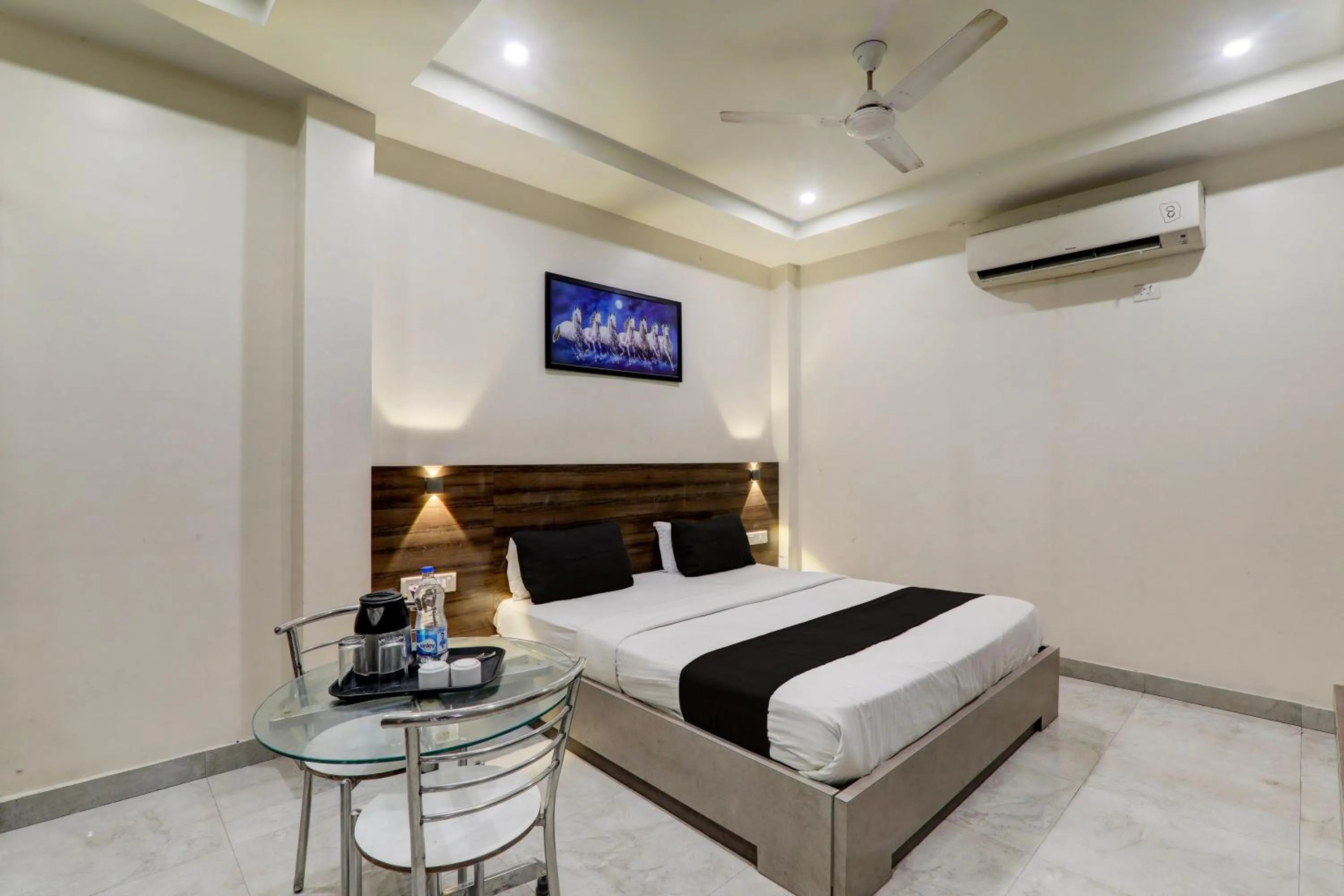 Bedroom, Bed in Hotel O DR Palace