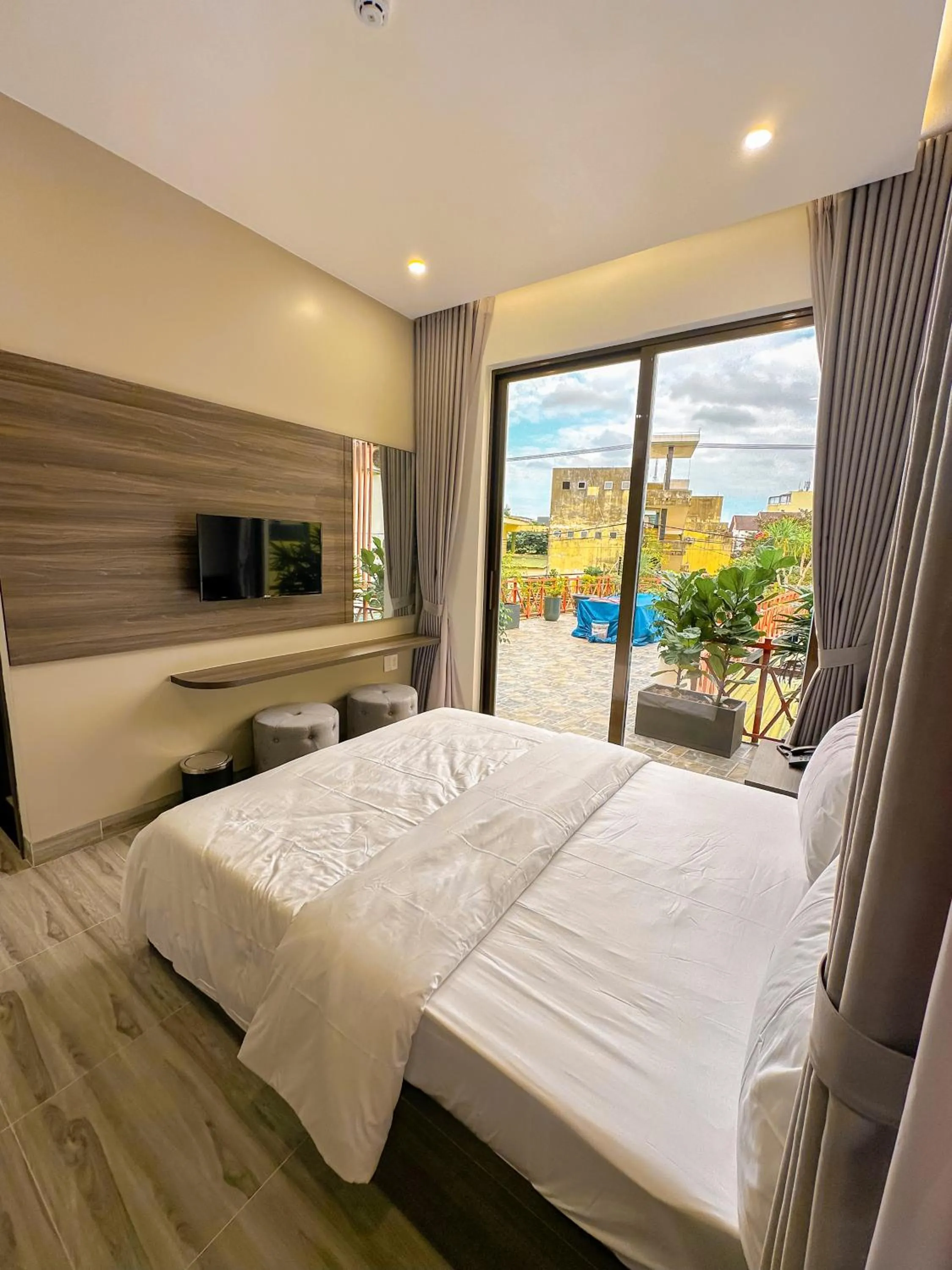 Natural landscape, Bed in Tuyet Suong Hotel