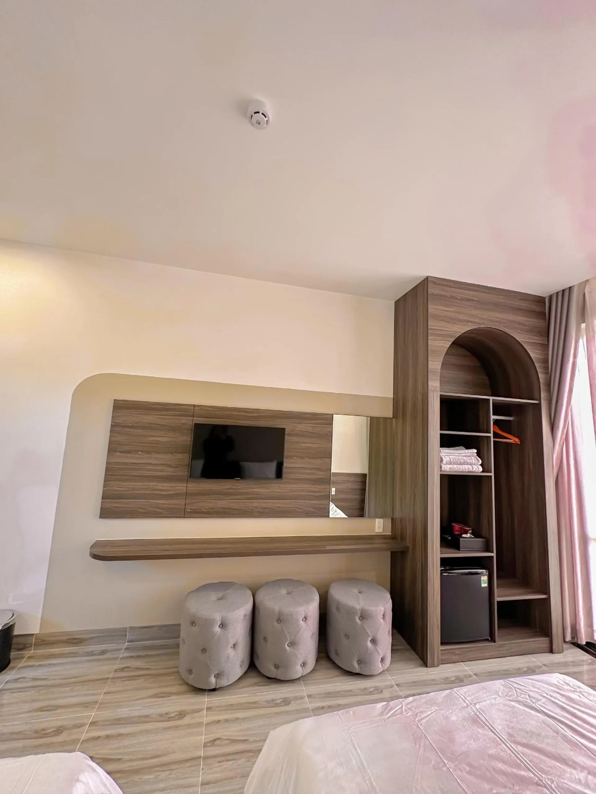 Photo of the whole room, Bed in Tuyet Suong Hotel