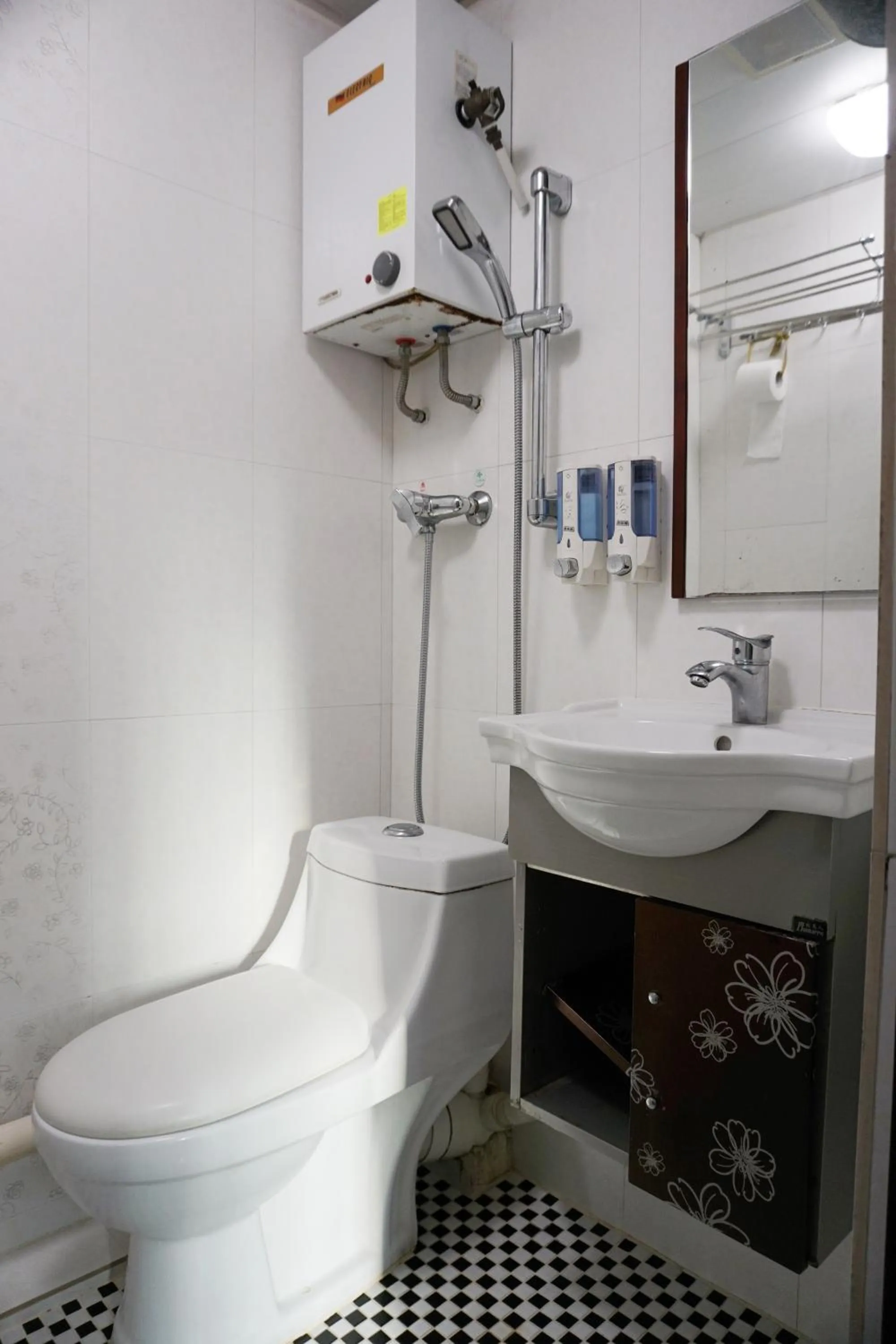 Shower in Hang Ho Hostel