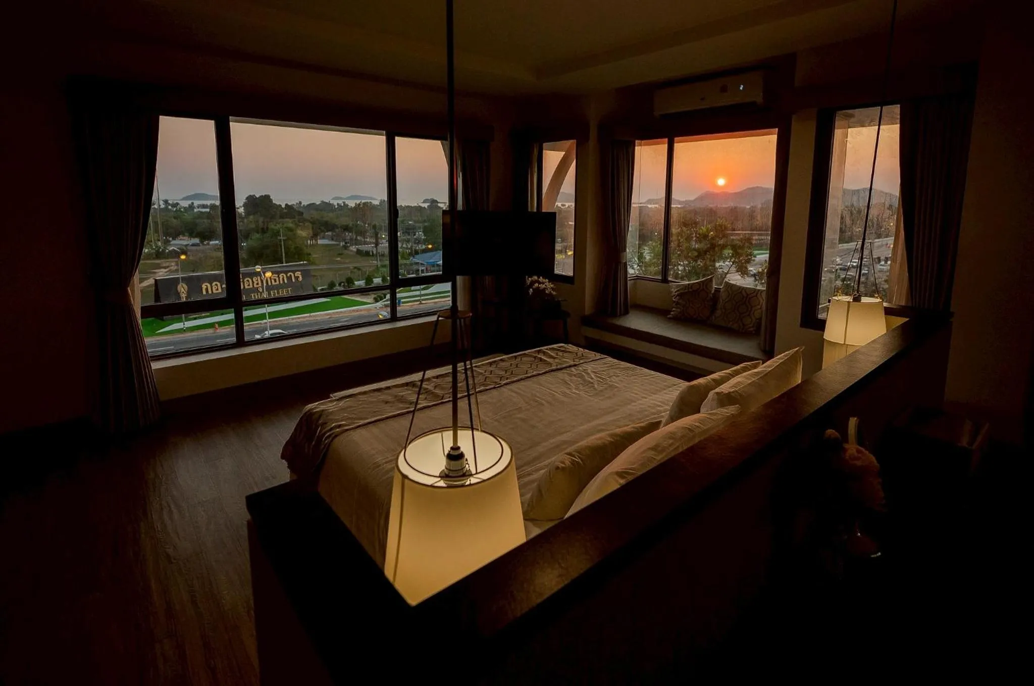 Bed in THE NAVY HOUSE HOTEL