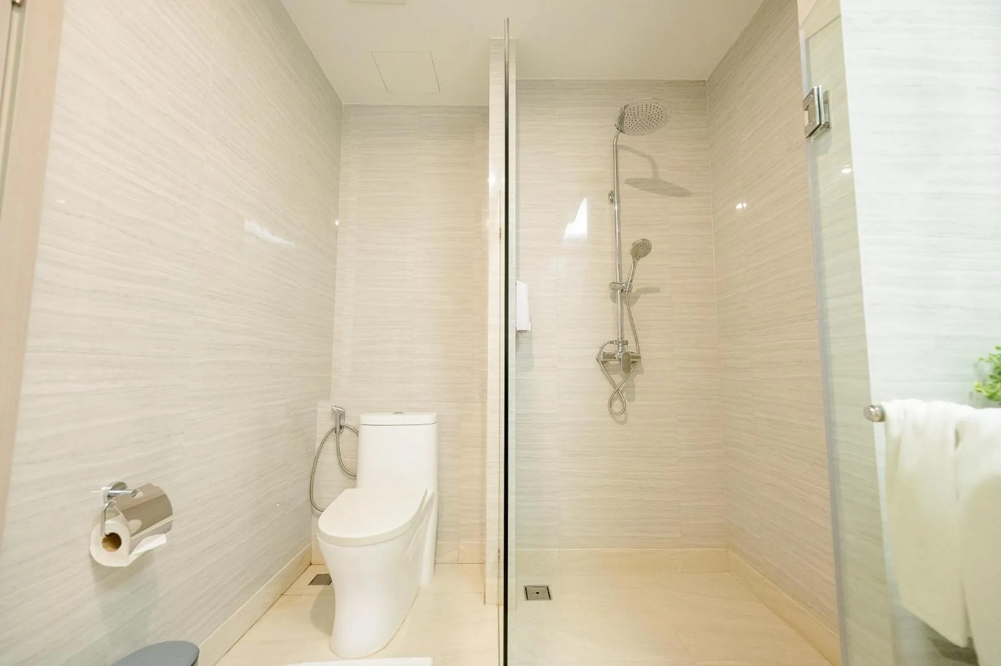 Shower in THE NAVY HOUSE HOTEL