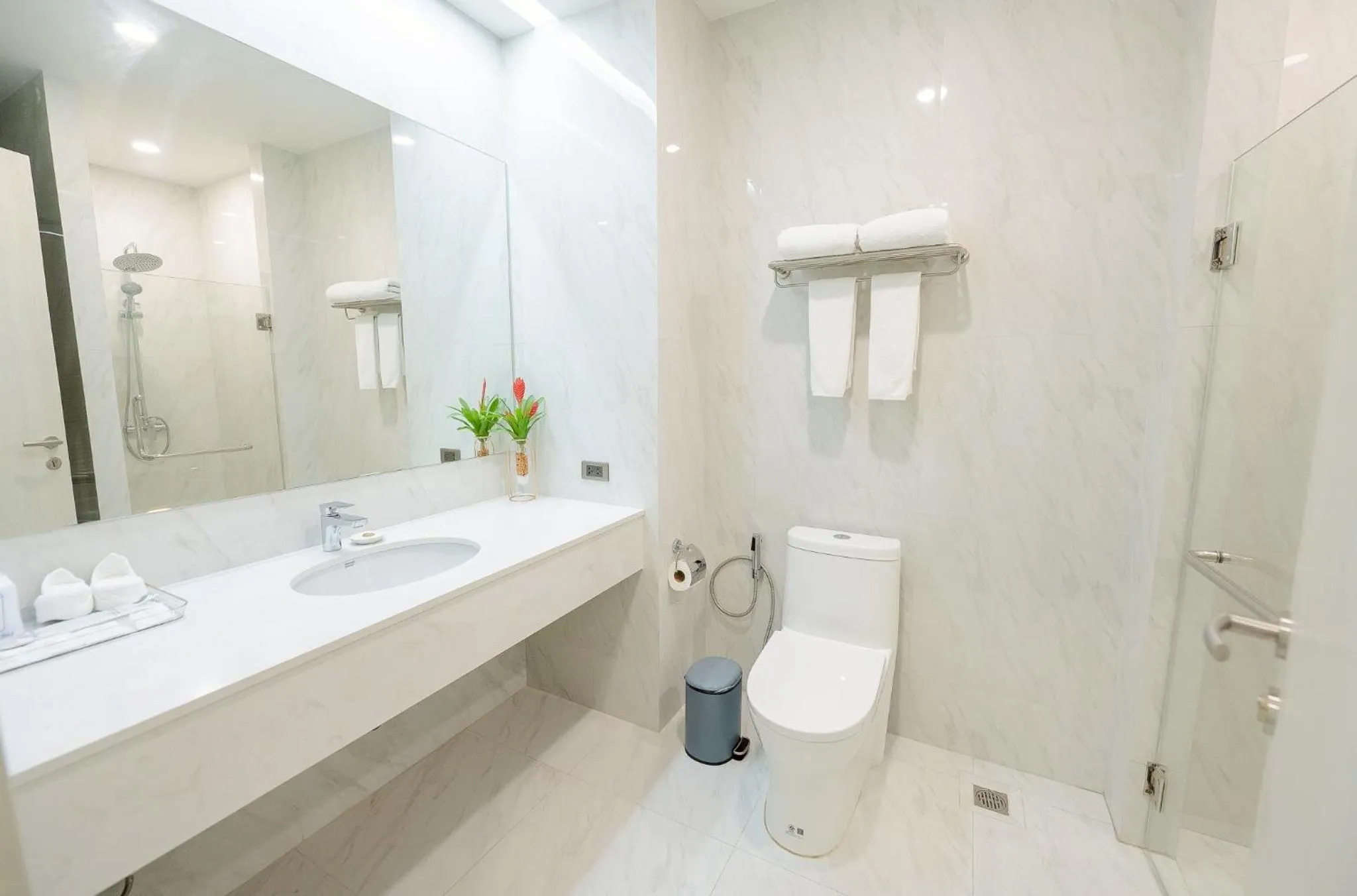 Shower in THE NAVY HOUSE HOTEL