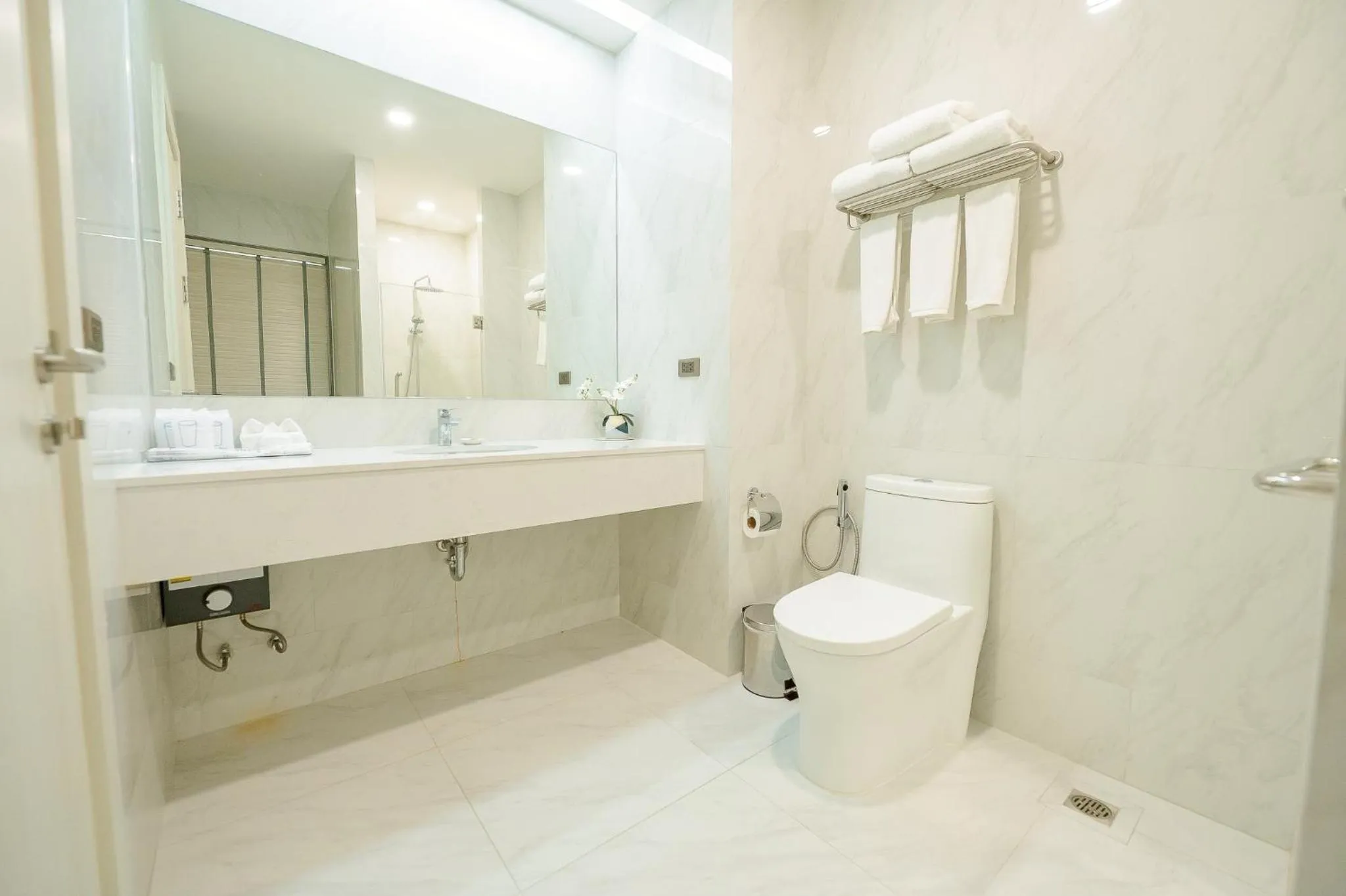 Shower in THE NAVY HOUSE HOTEL