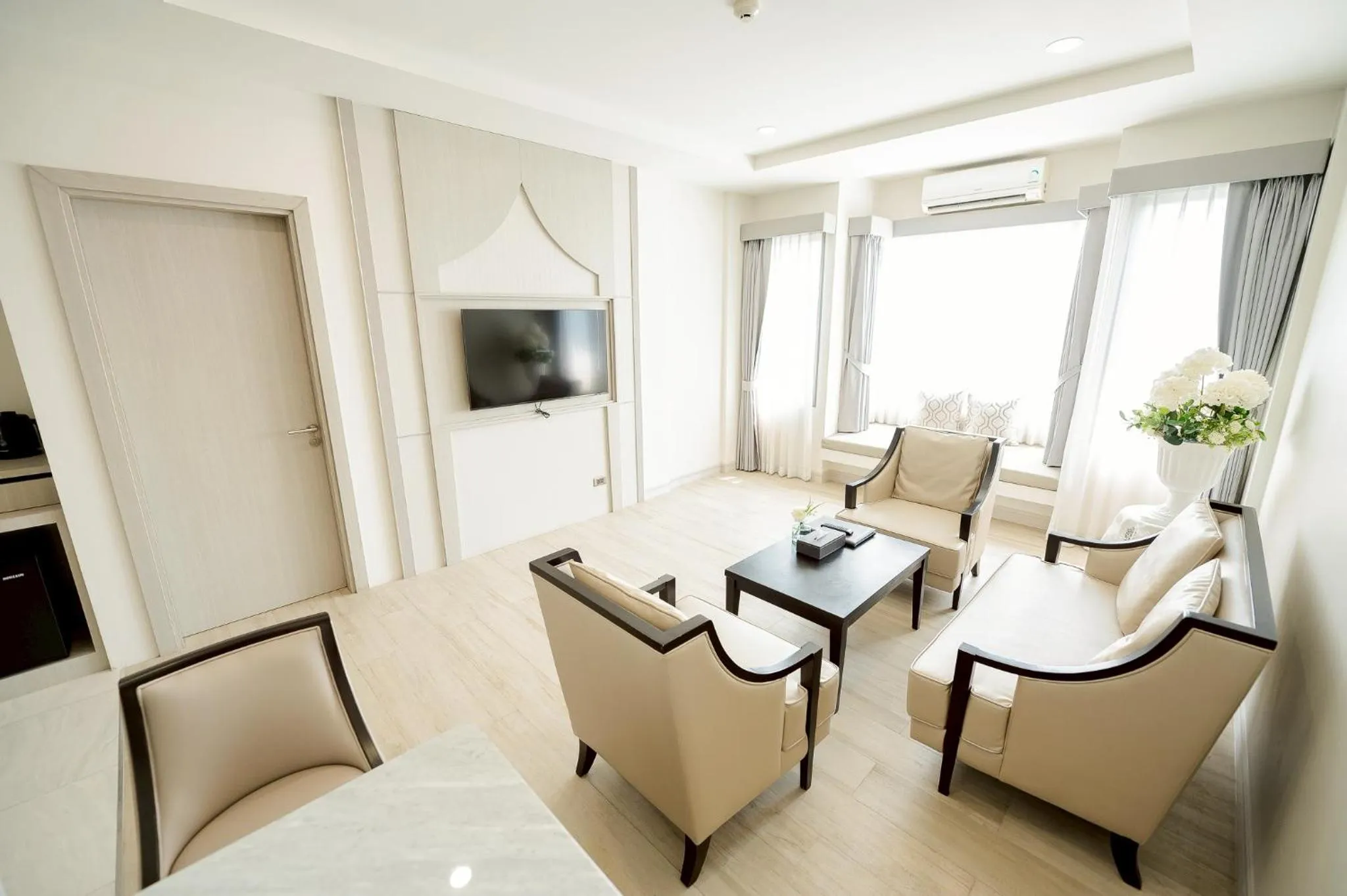 Seating area in THE NAVY HOUSE HOTEL