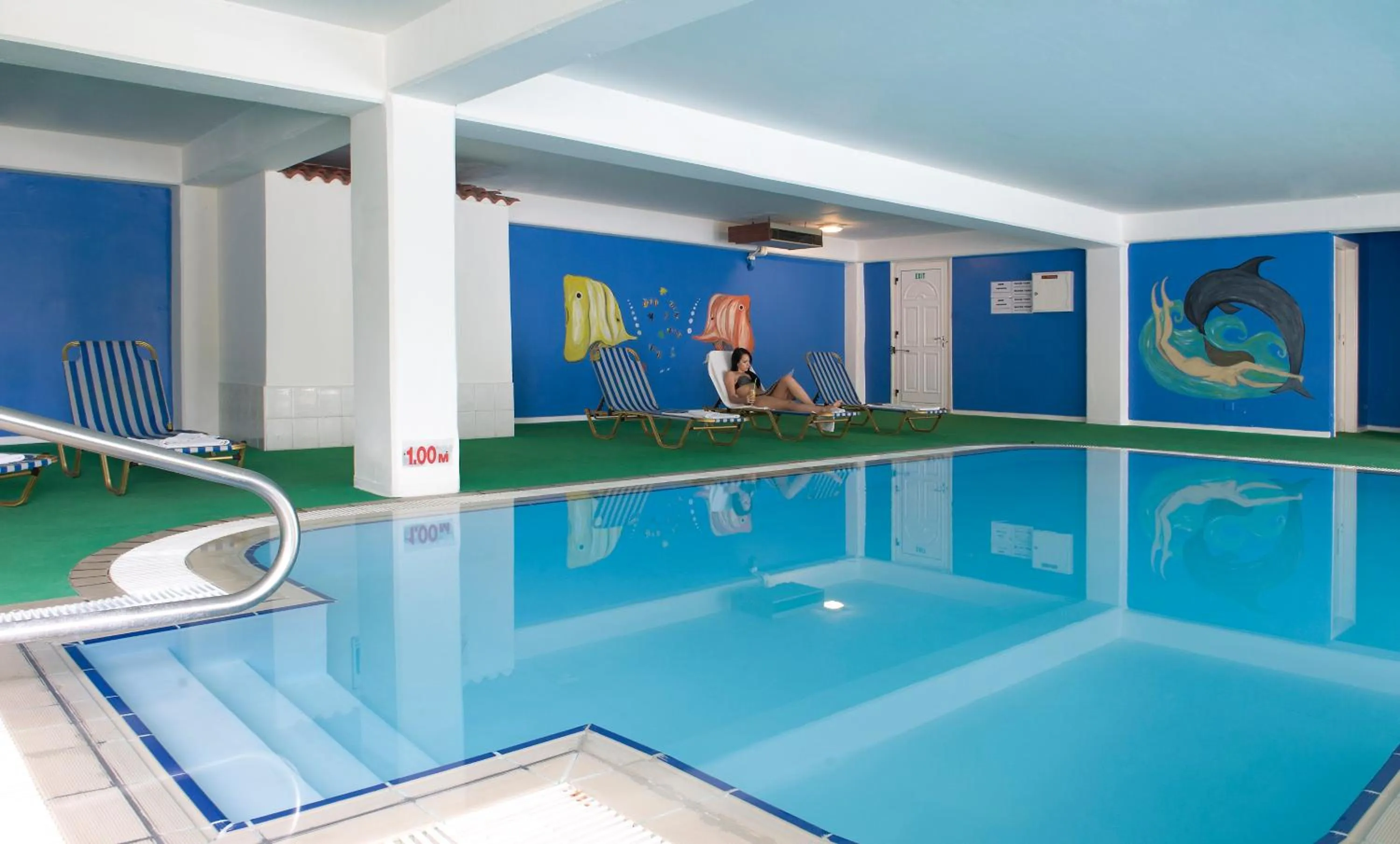 Swimming pool in Mayfair Gardens