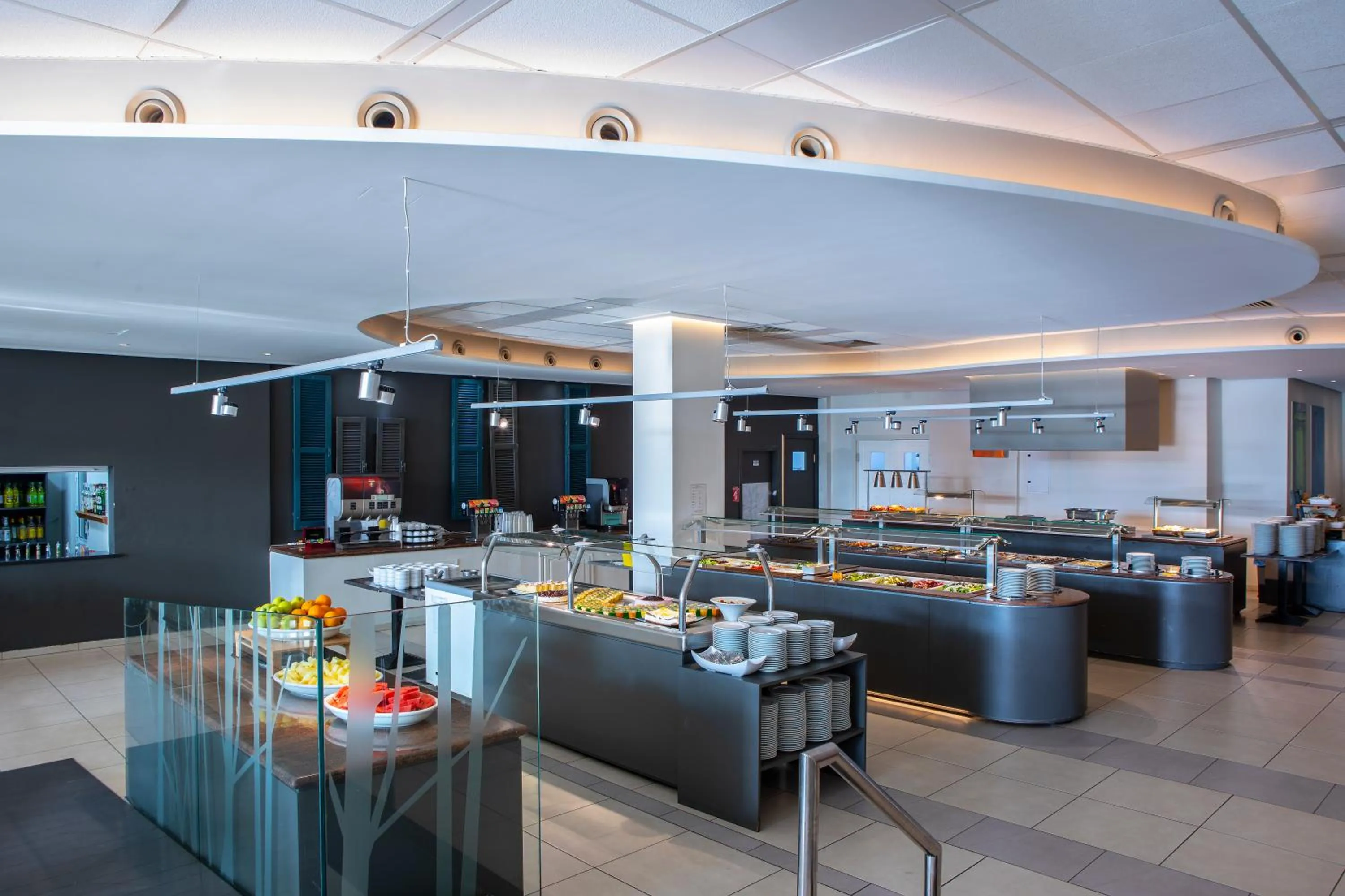 Restaurant/places to eat in Mayfair Gardens