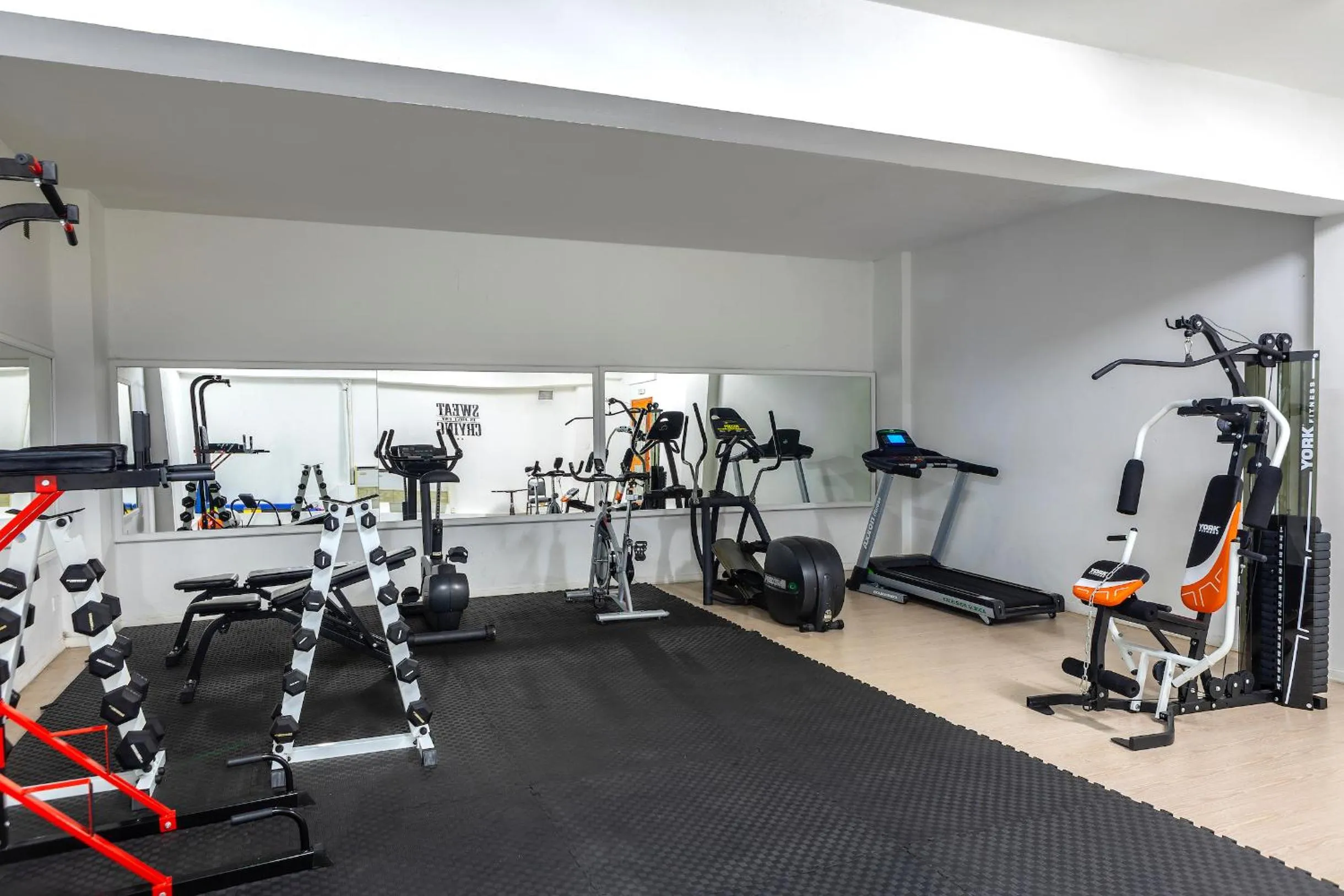 Fitness centre/facilities in Mayfair Gardens