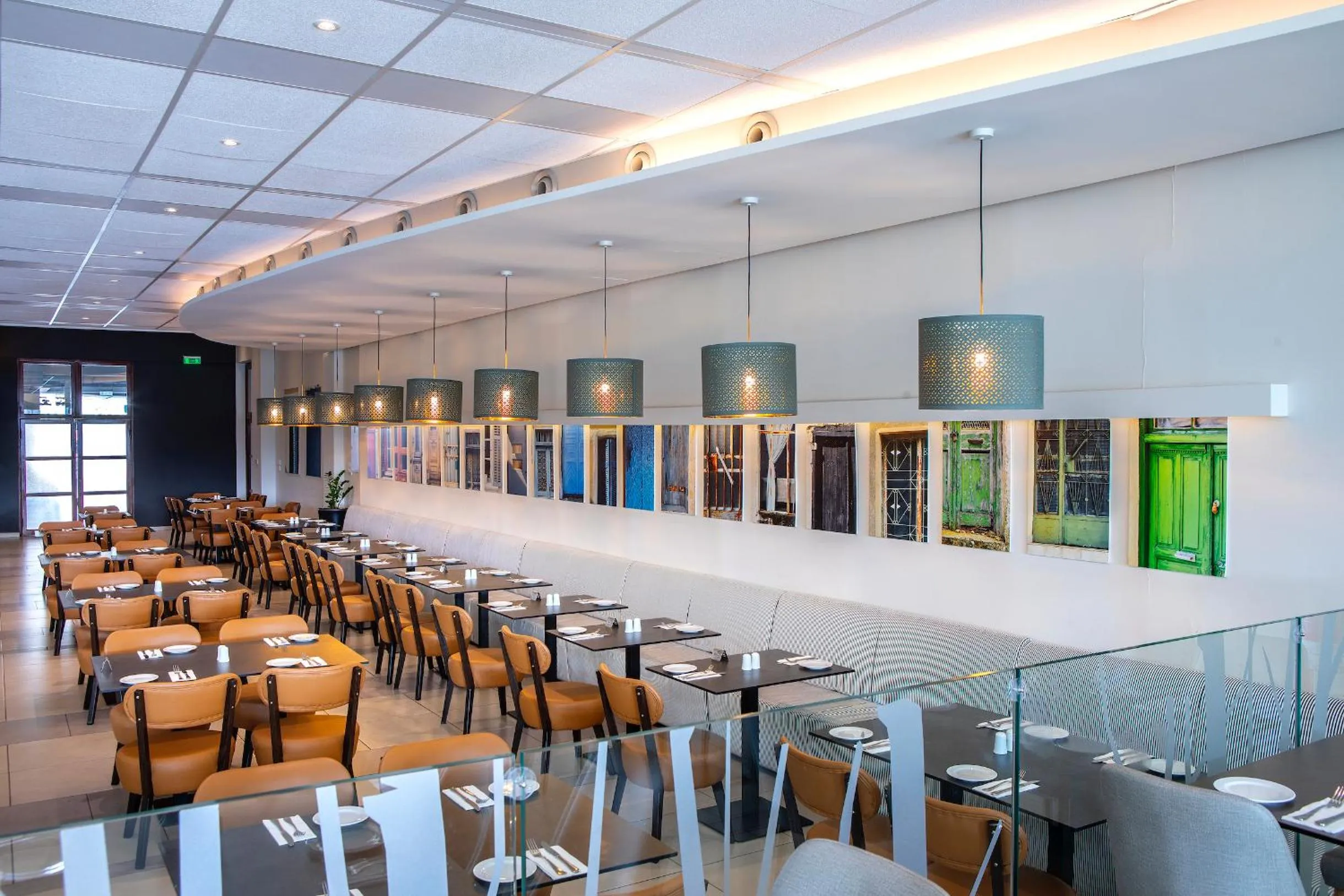 Restaurant/places to eat in Mayfair Gardens