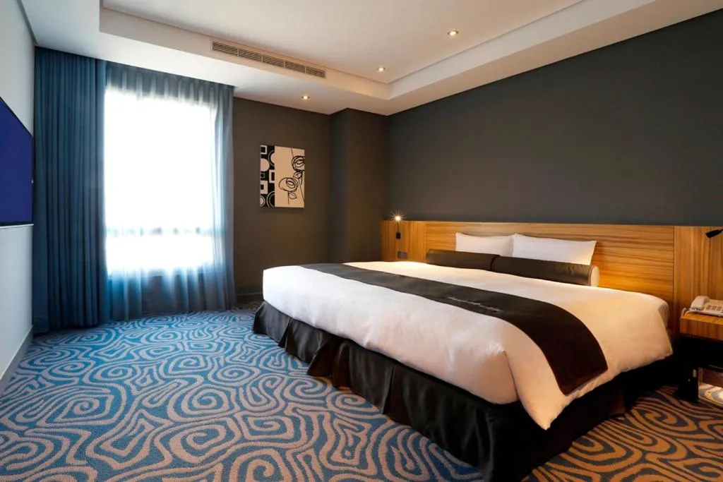 Bed in Golden Tulip - Aesthetics