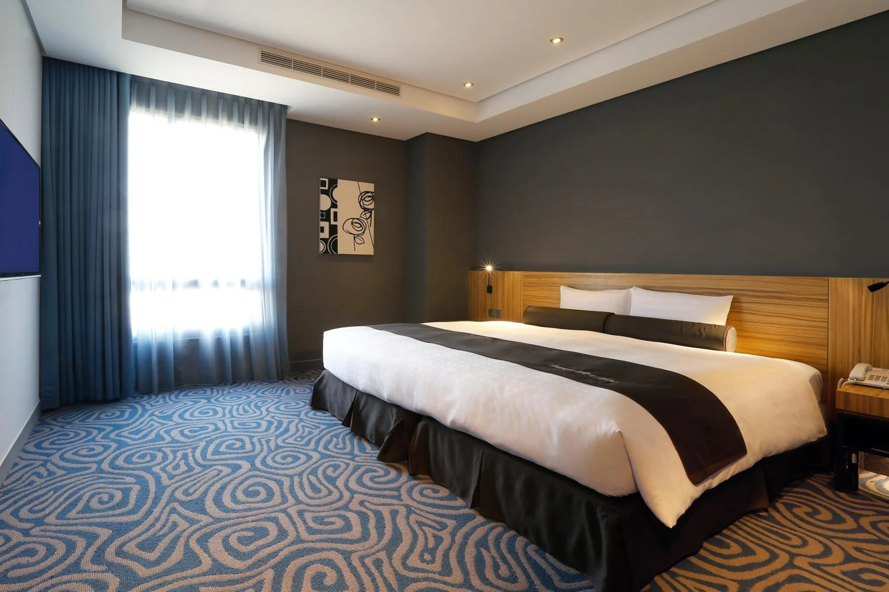 Bed in Golden Tulip - Aesthetics