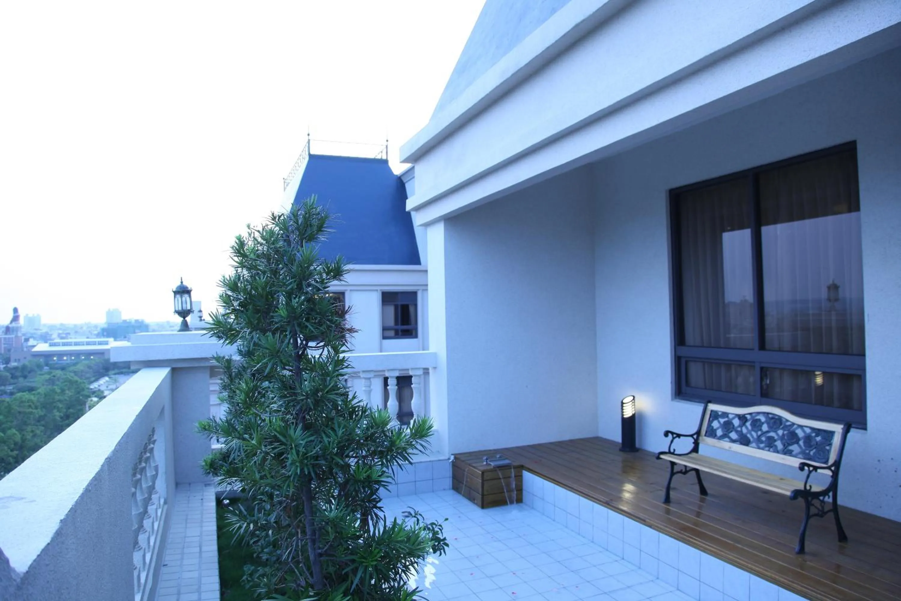 Facade/entrance in Golden Tulip - Aesthetics