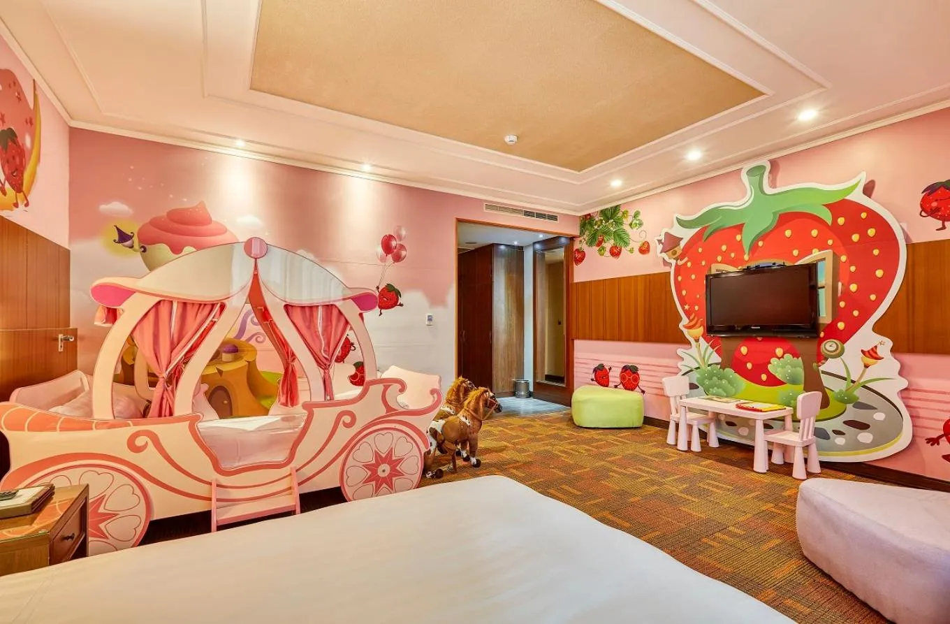 children, Bed in Golden Tulip - Aesthetics