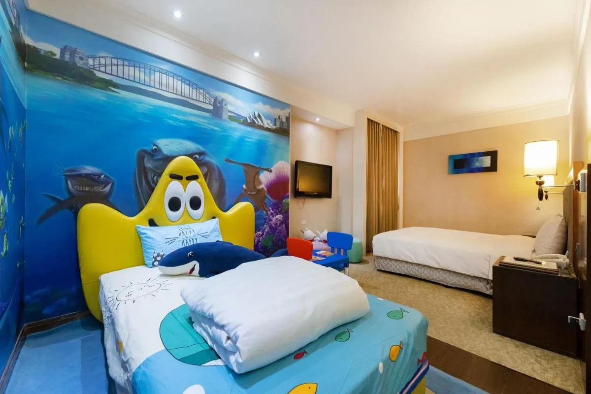 children, Bed in Golden Tulip - Aesthetics