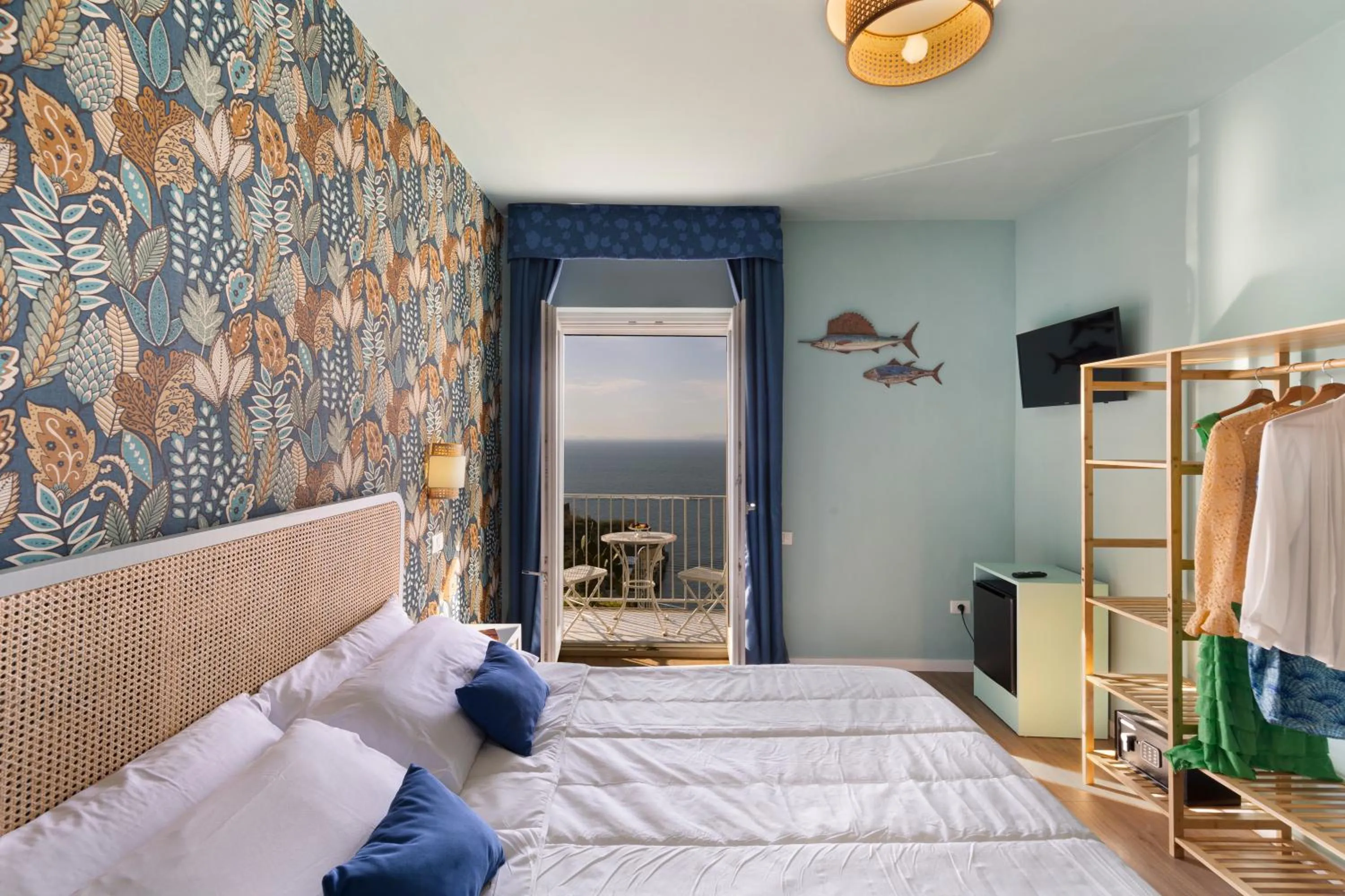 Bed in Hotel Villa Lubrense Sorrento