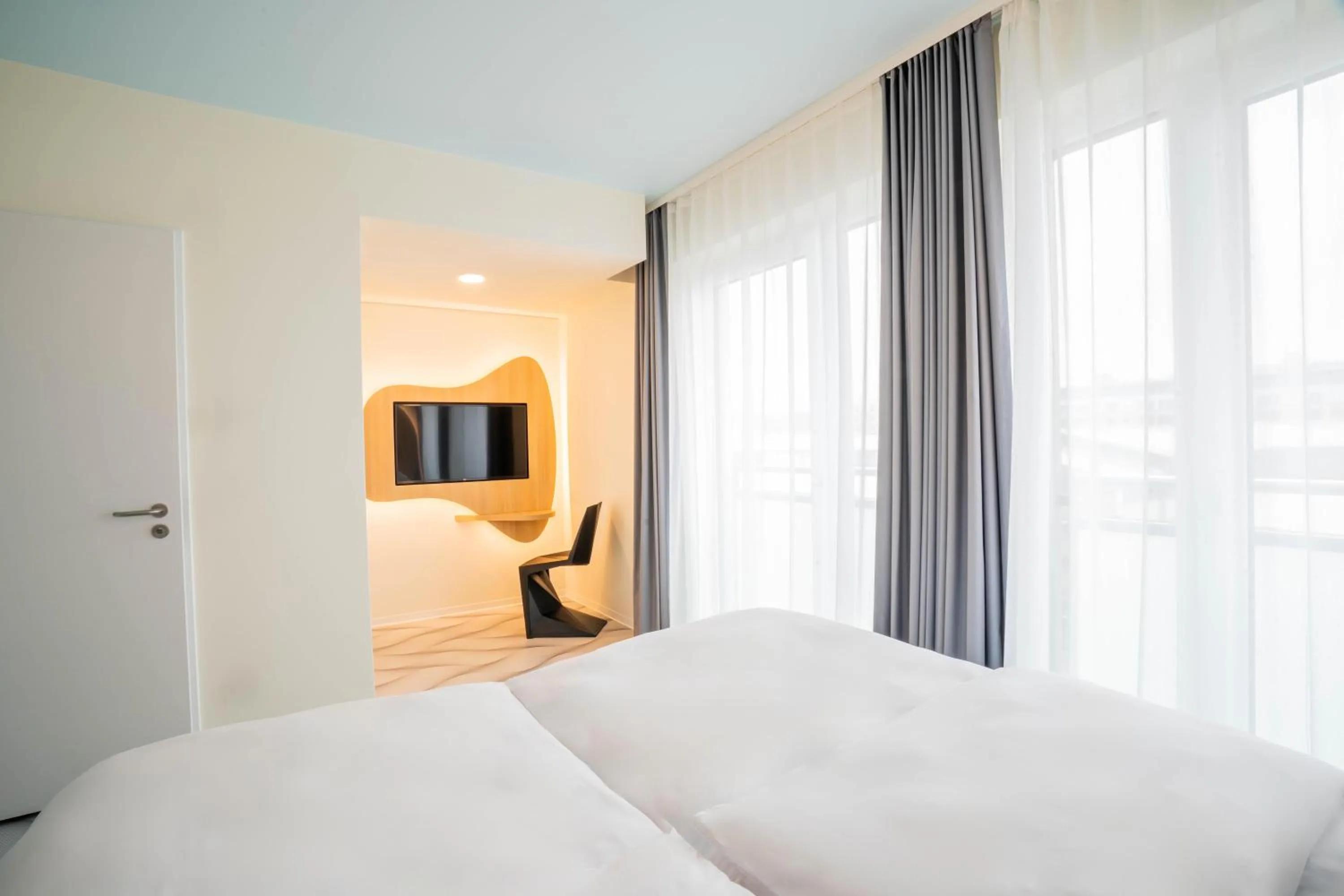 Photo of the whole room, Bed in Prize by Radisson, Dresden Mitte